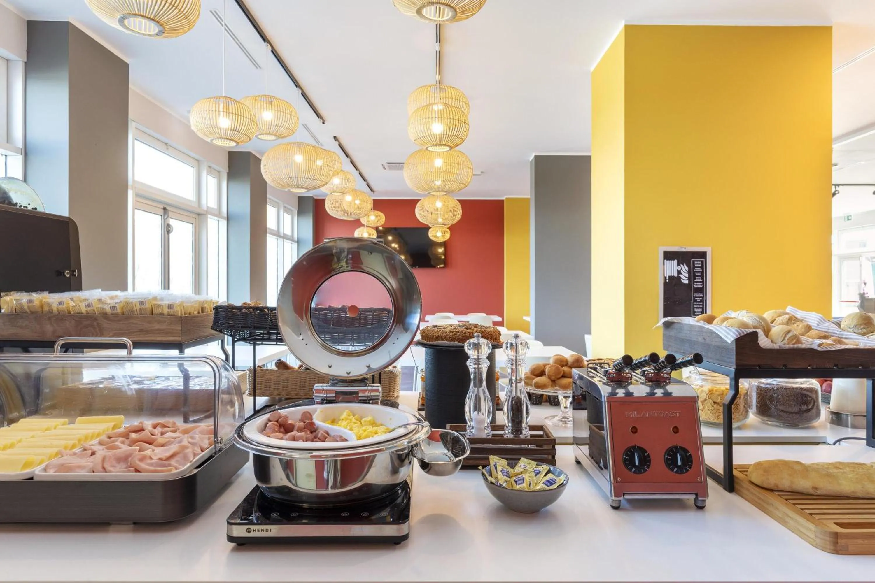 Restaurant/places to eat in B&B Hotel Roma Fiumicino Aeroporto Fiera 2