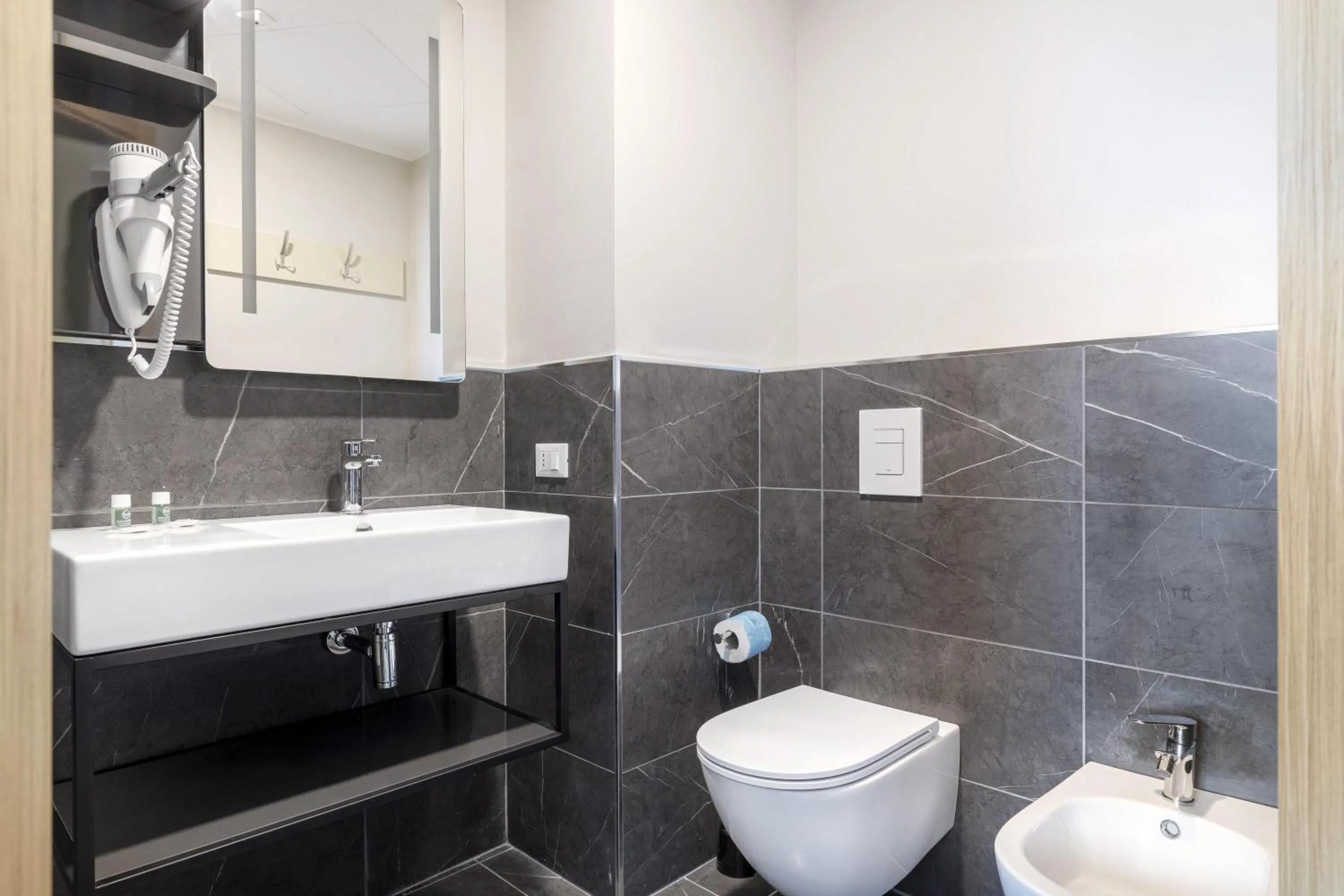 Bathroom in B&B Hotel Roma Fiumicino Aeroporto Fiera 2