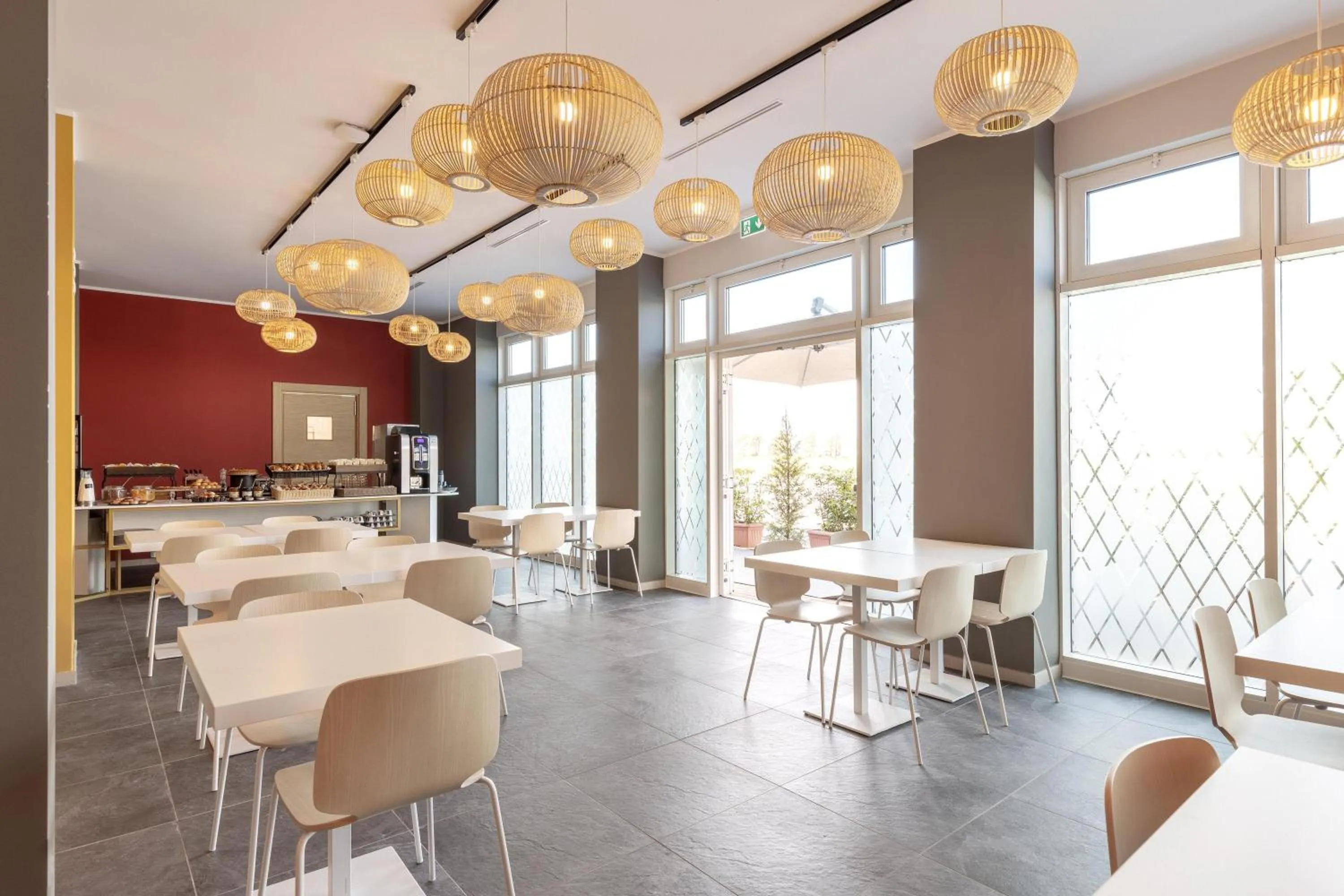 Restaurant/places to eat in B&B Hotel Roma Fiumicino Aeroporto Fiera 2