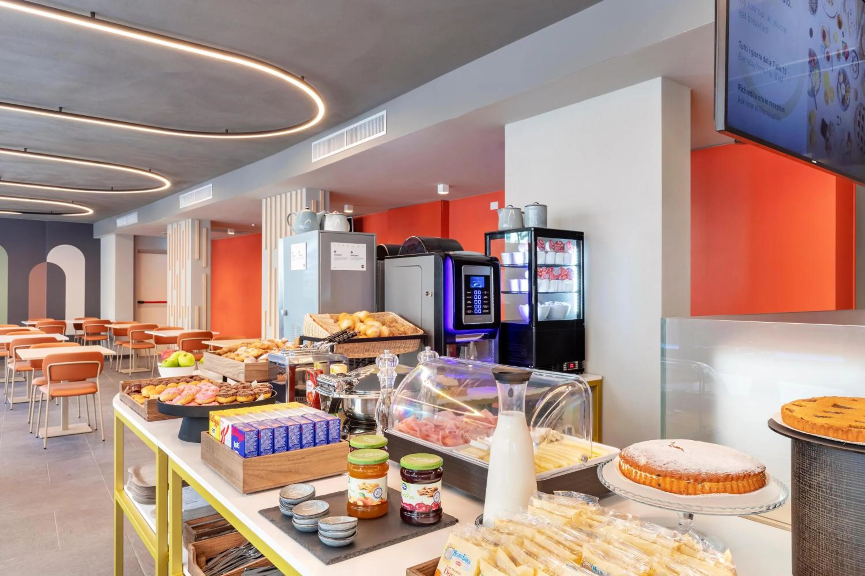 Restaurant/places to eat in B&B Hotel Genova City Center