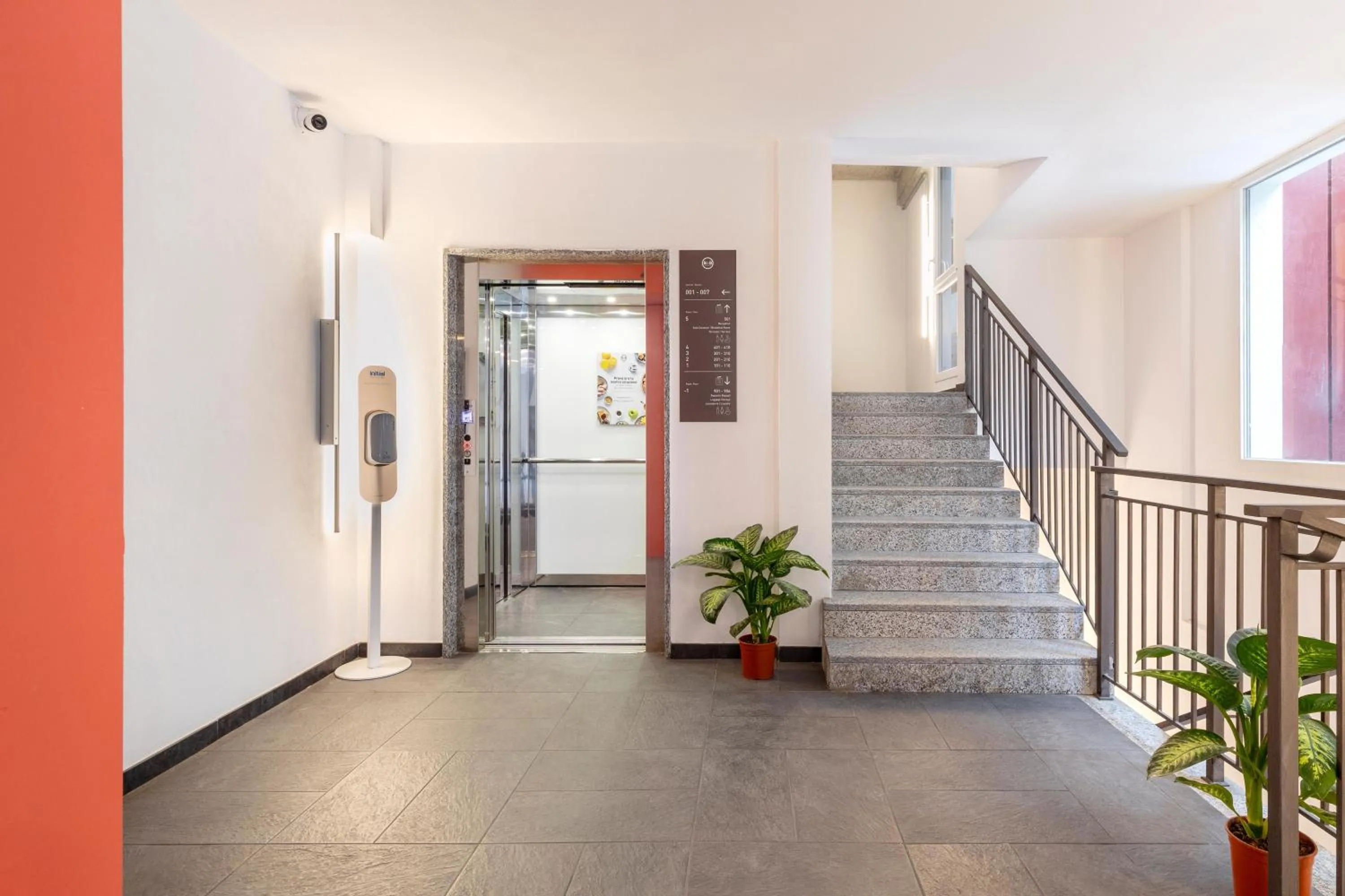 Lobby or reception in B&B Hotel Genova City Center