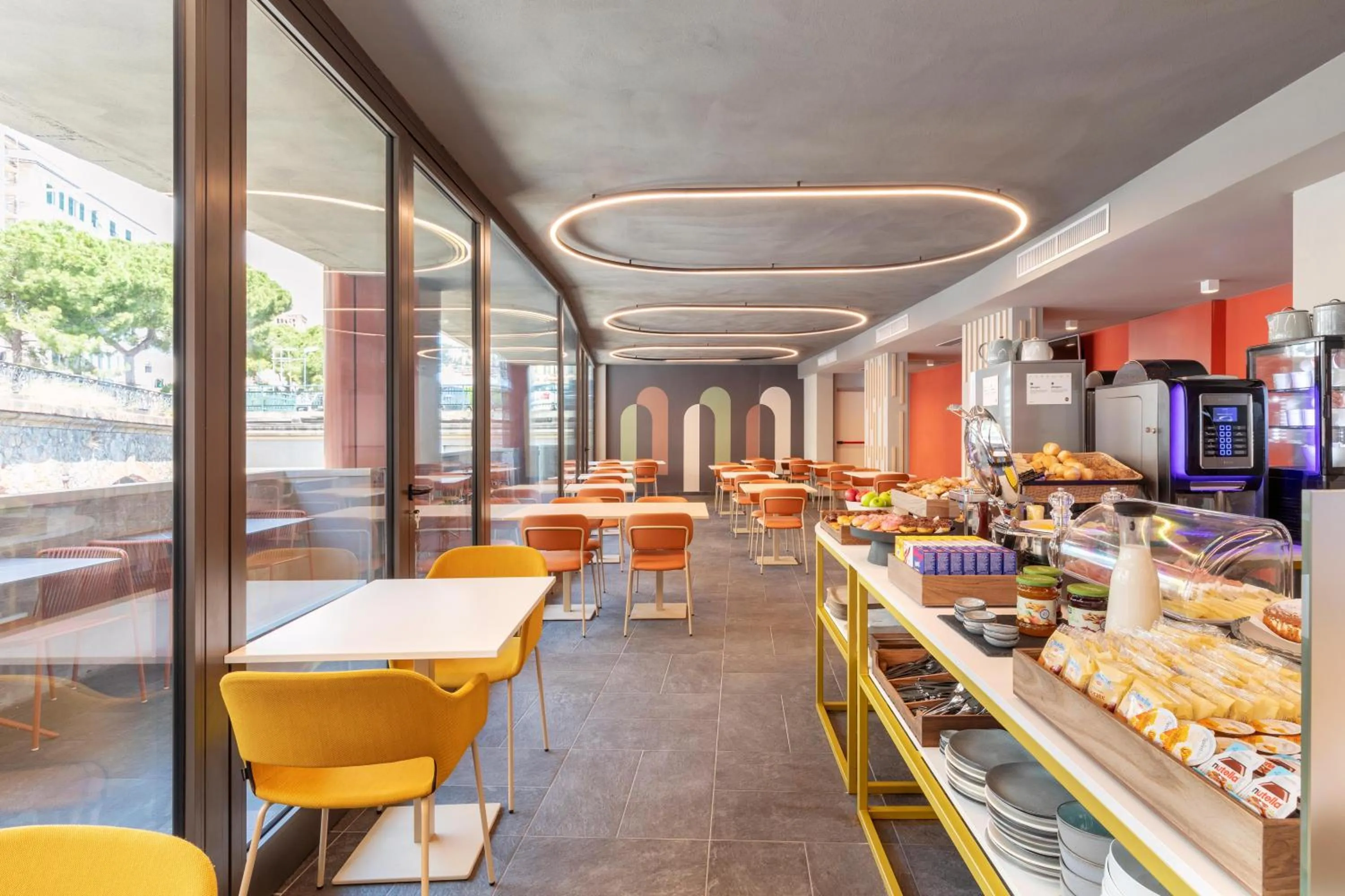 Restaurant/places to eat in B&B Hotel Genova City Center