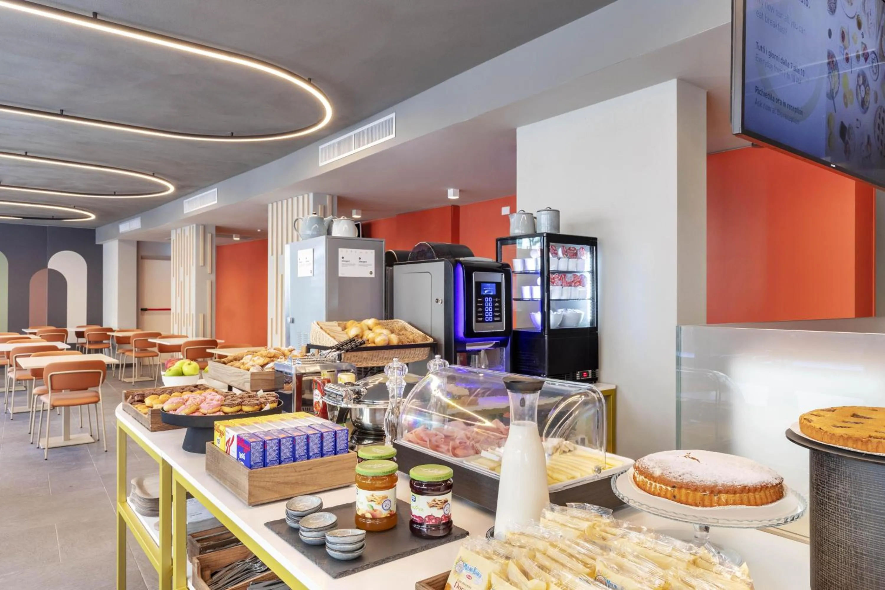 Restaurant/places to eat in B&B Hotel Genova City Center