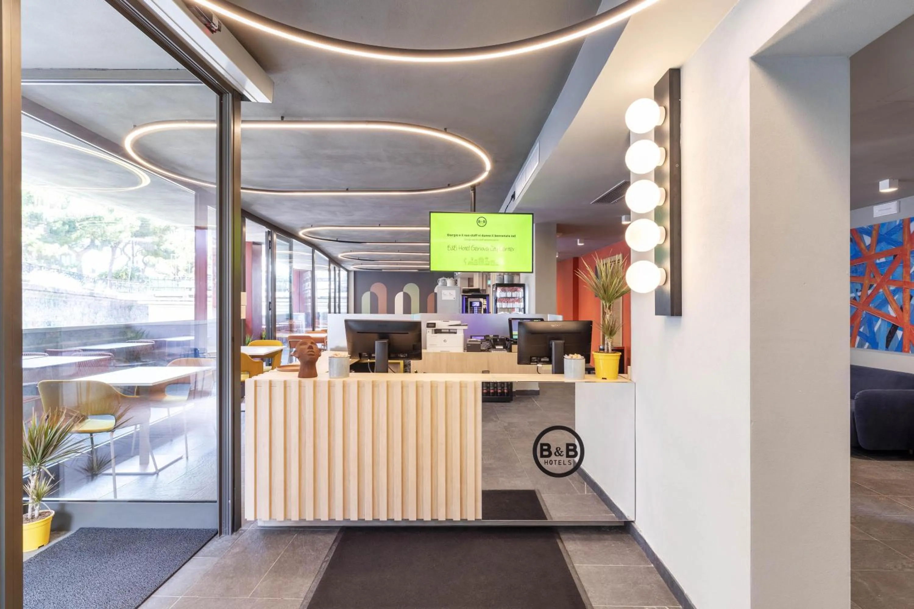 Lobby or reception in B&B Hotel Genova City Center