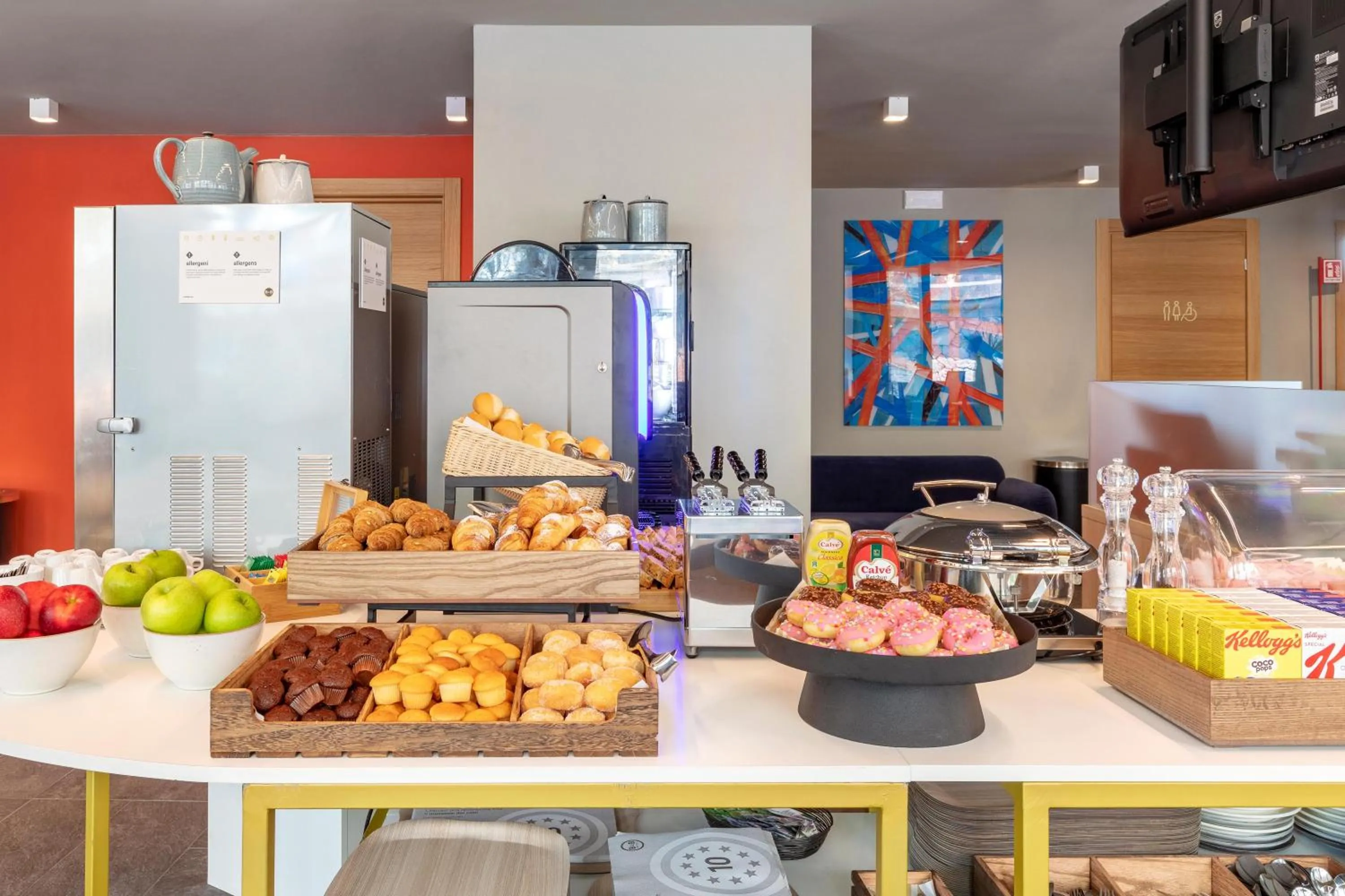 Restaurant/places to eat in B&B Hotel Genova City Center