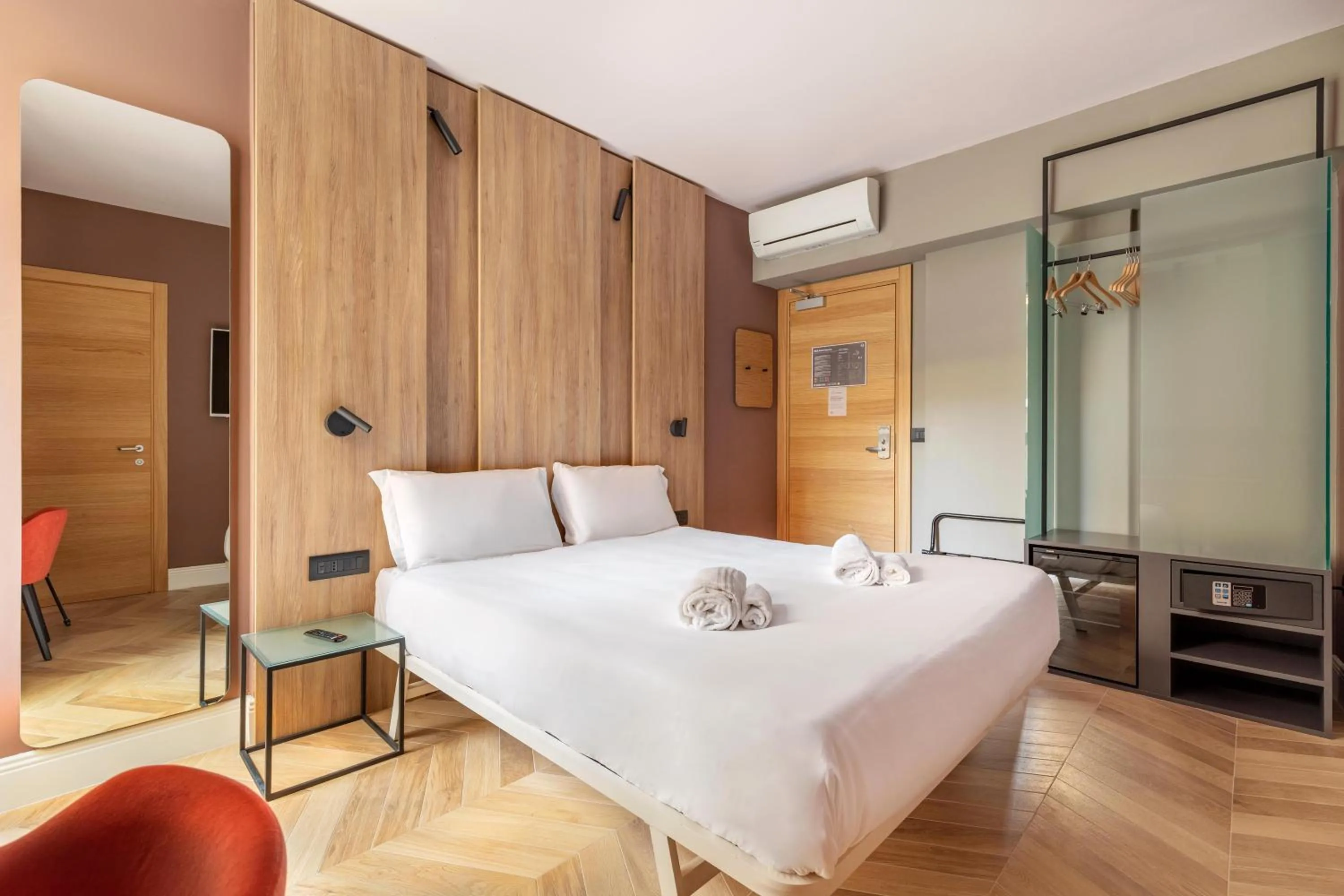 Photo of the whole room, Bed in B&B Hotel Genova City Center