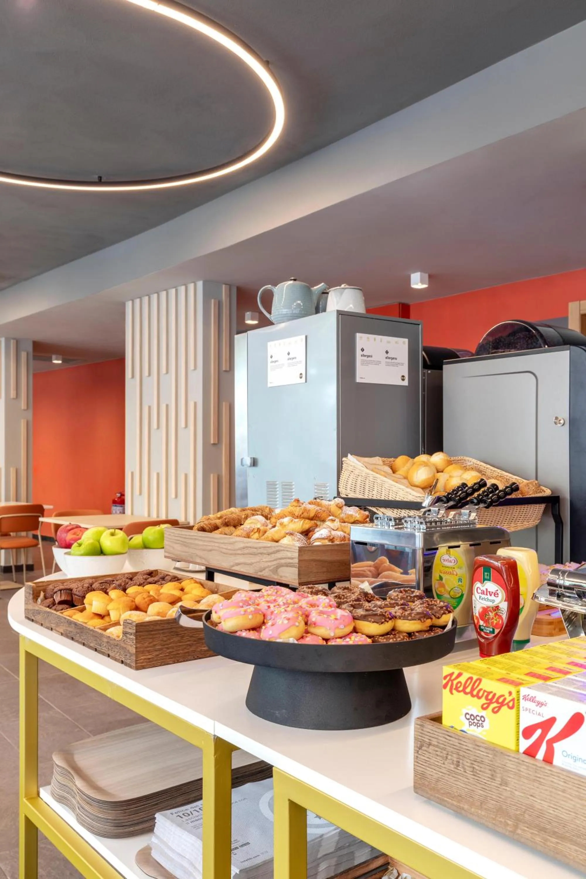 Restaurant/places to eat in B&B Hotel Genova City Center