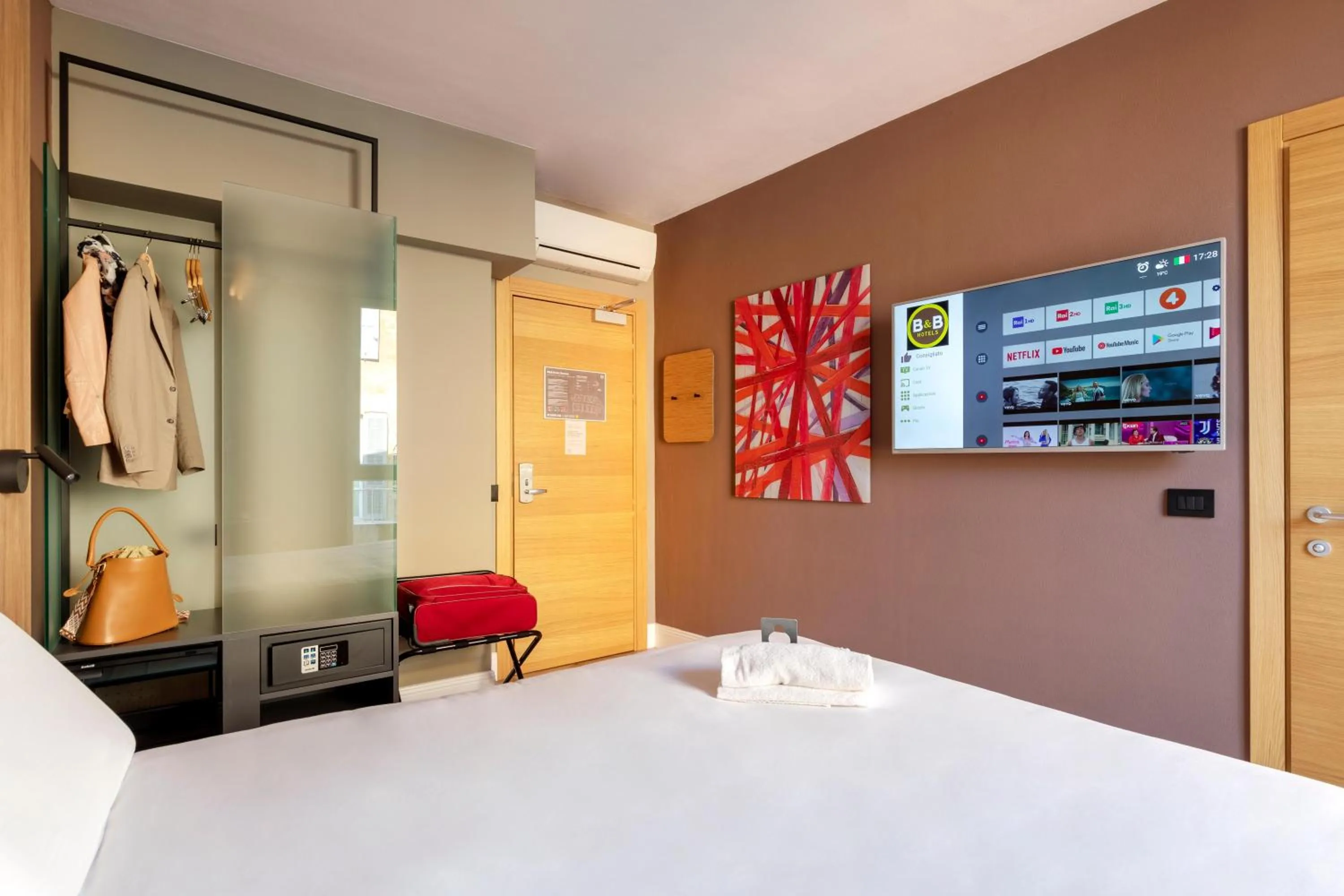 Photo of the whole room, Bed in B&B Hotel Genova City Center