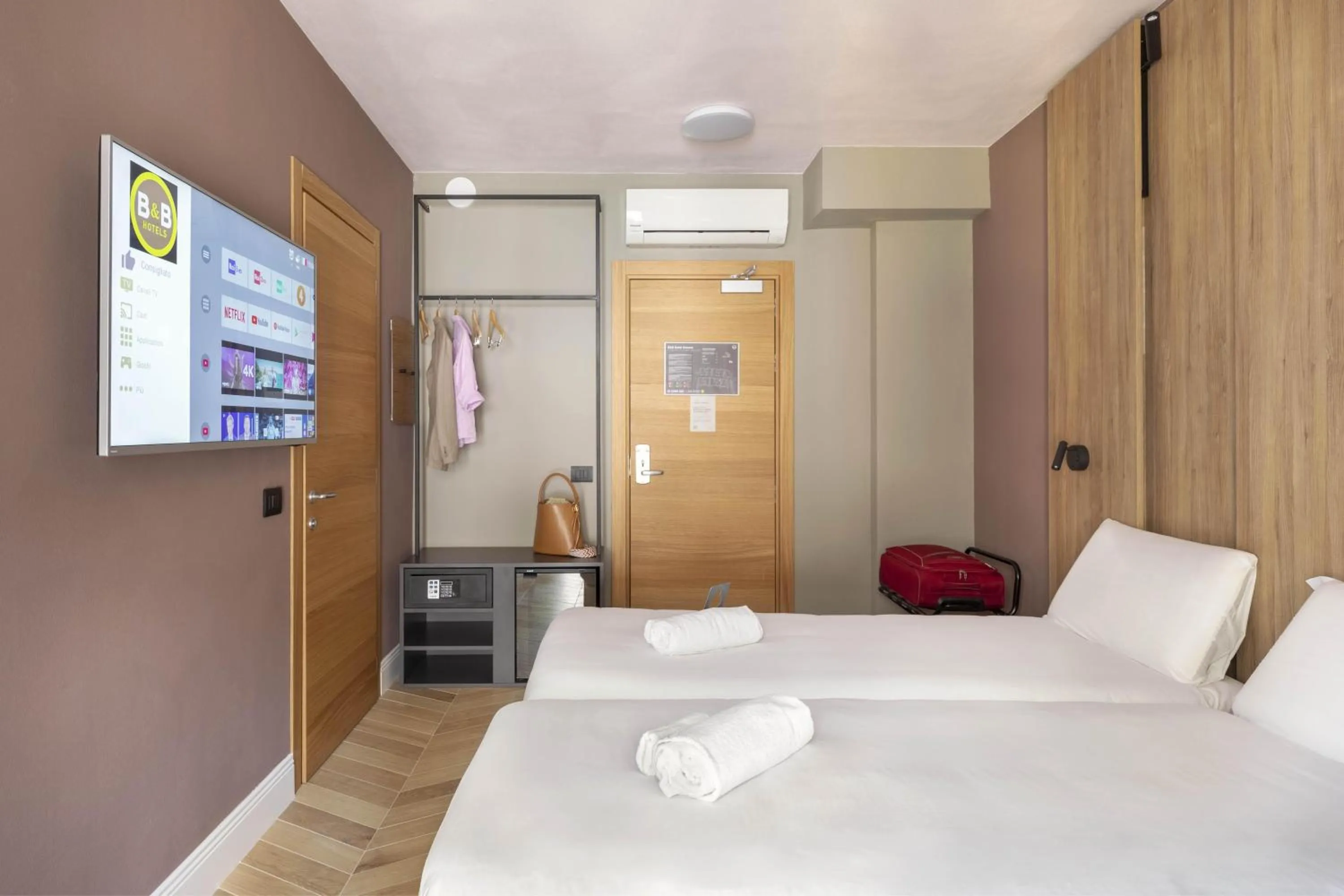 Photo of the whole room, Bed in B&B Hotel Genova City Center