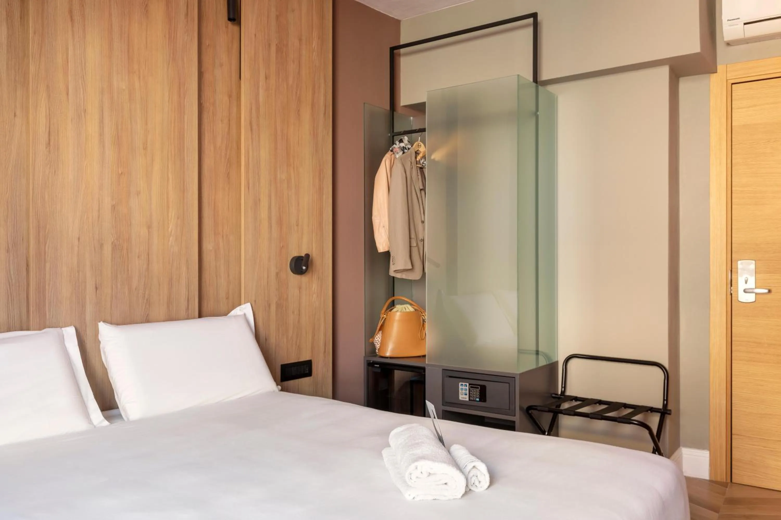 Photo of the whole room, Bed in B&B Hotel Genova City Center