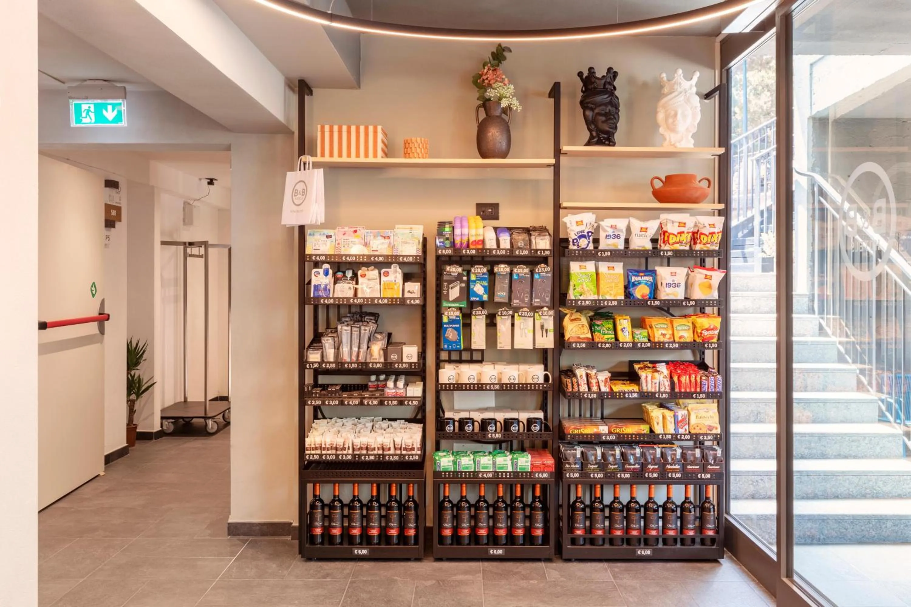 Shopping Area in B&B Hotel Genova City Center