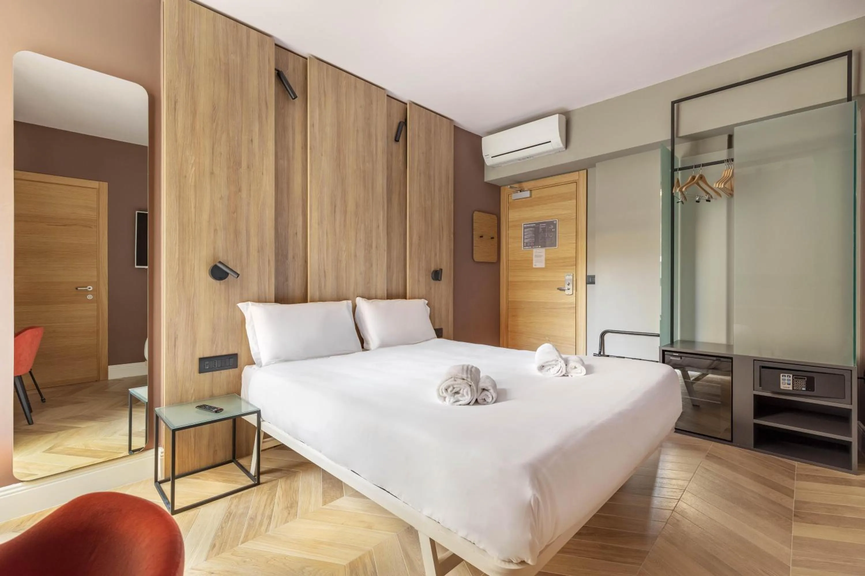 Photo of the whole room, Bed in B&B Hotel Genova City Center