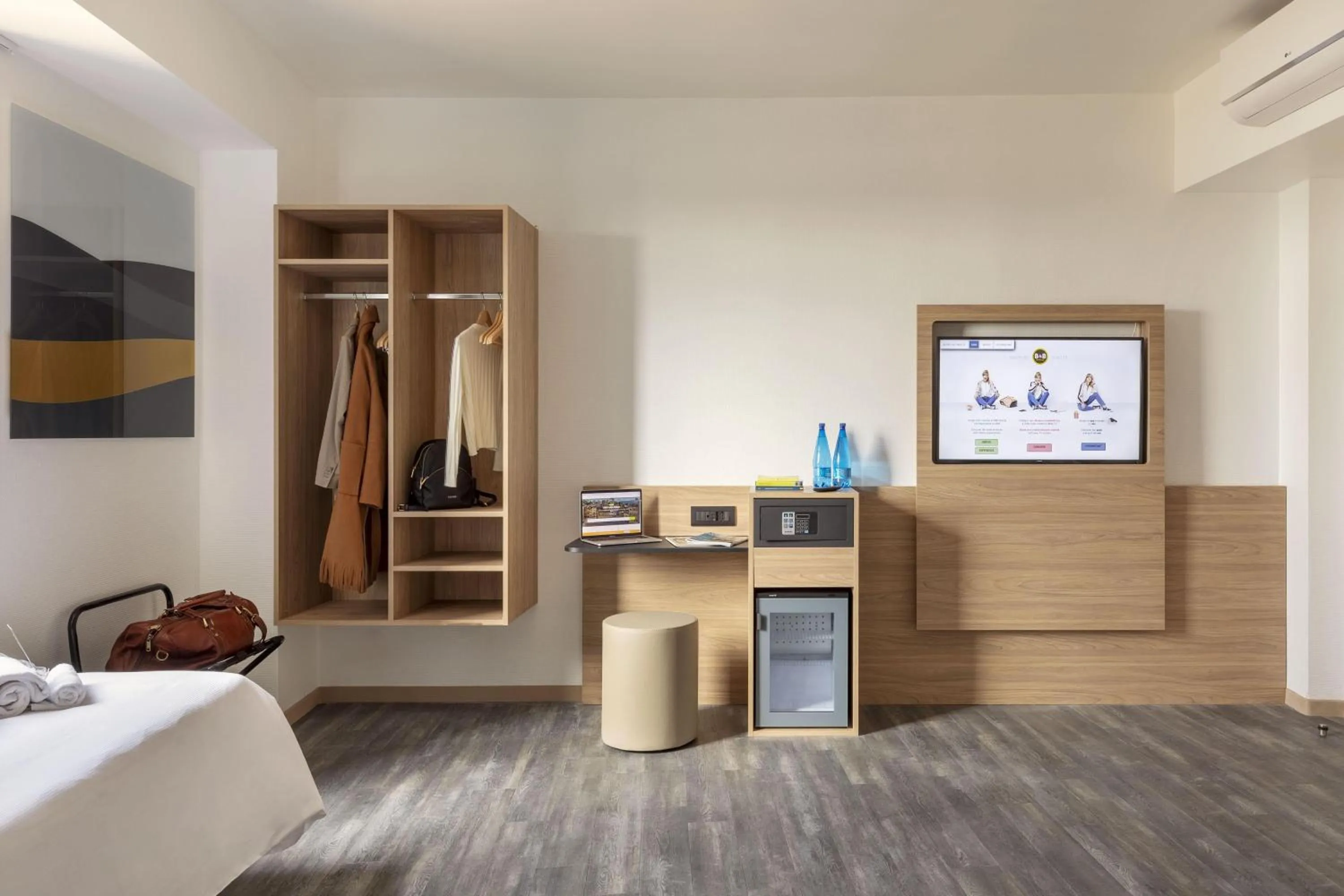 Photo of the whole room in B&B Hotel Pomezia Roma