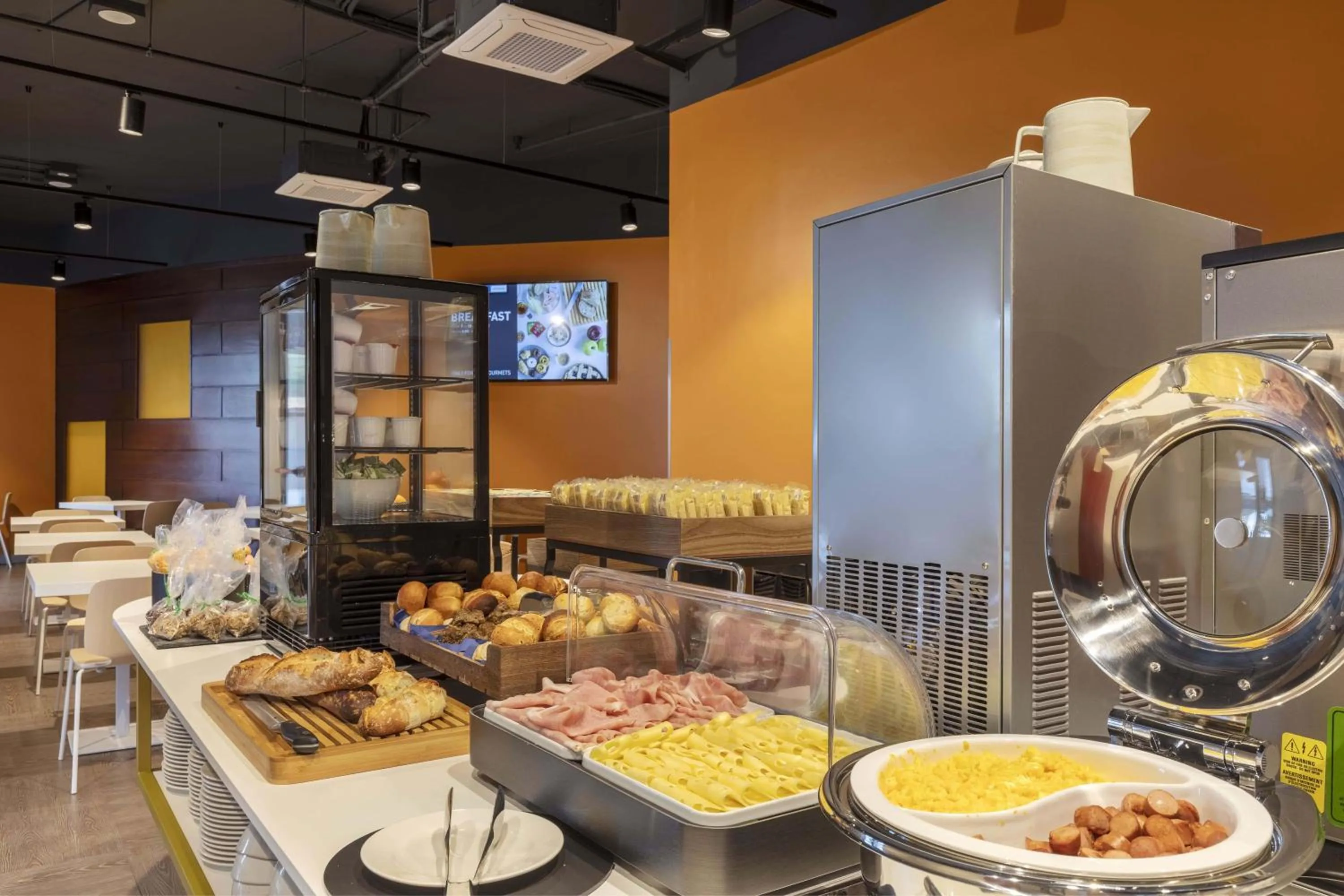 Restaurant/places to eat in B&B Hotel Pomezia Roma