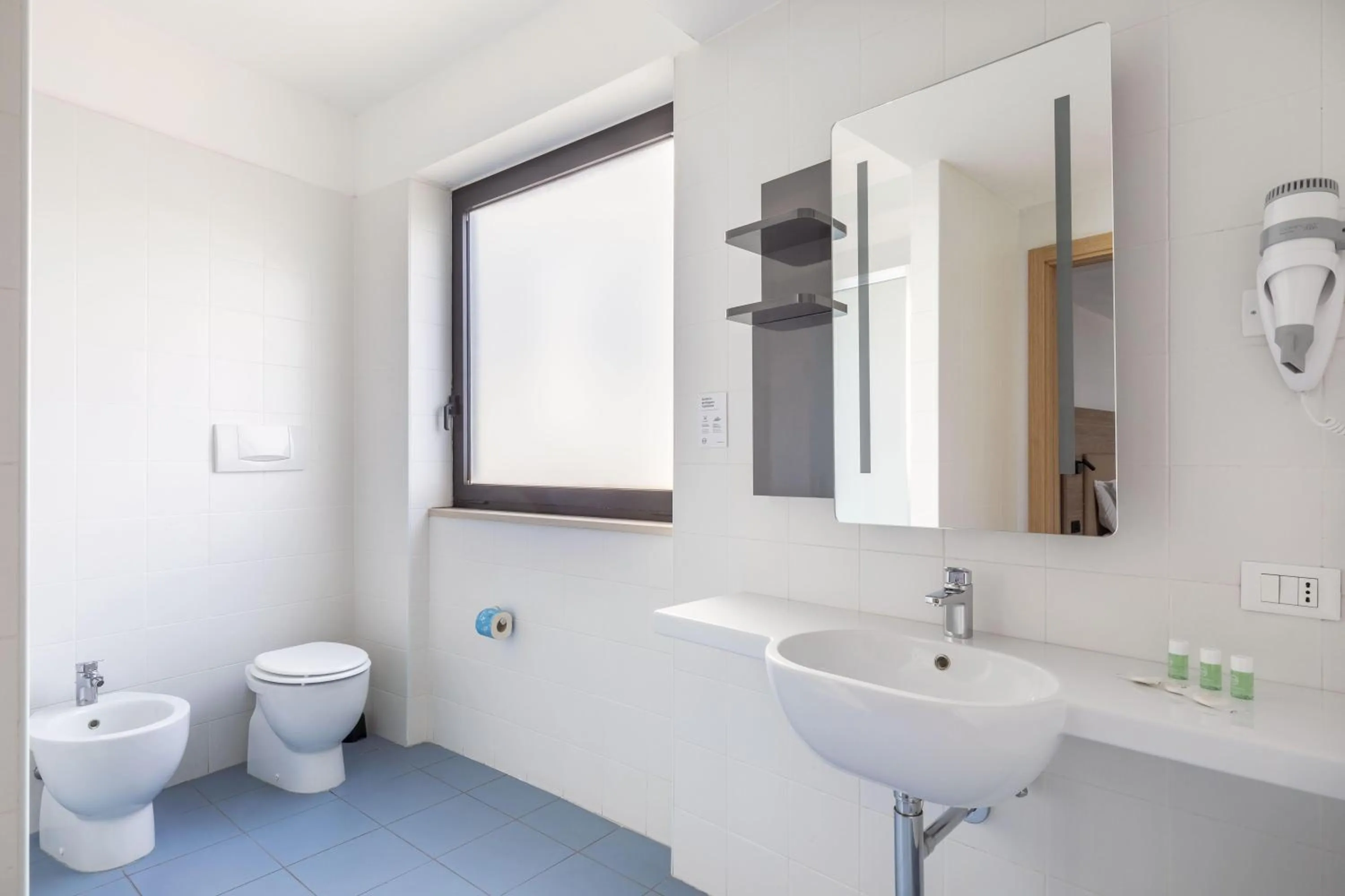 Photo of the whole room in B&B Hotel Pomezia Roma