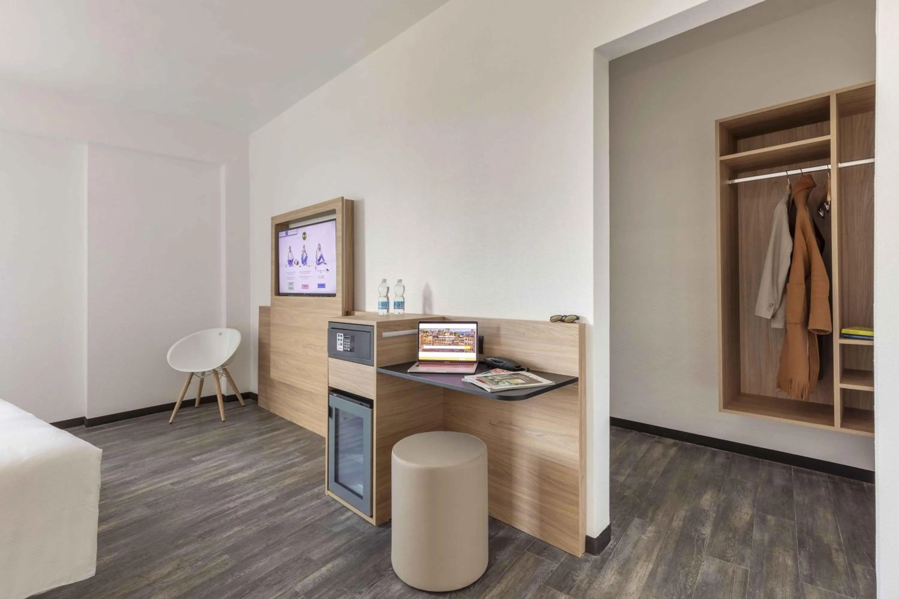 Photo of the whole room, Bed in B&B Hotel Pomezia Roma