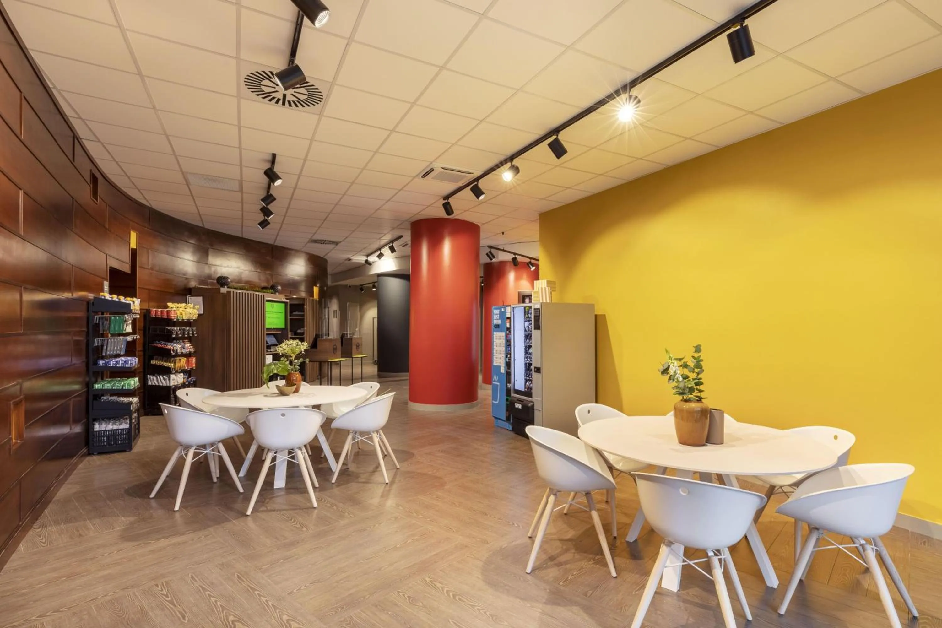 Lobby or reception in B&B Hotel Pomezia Roma