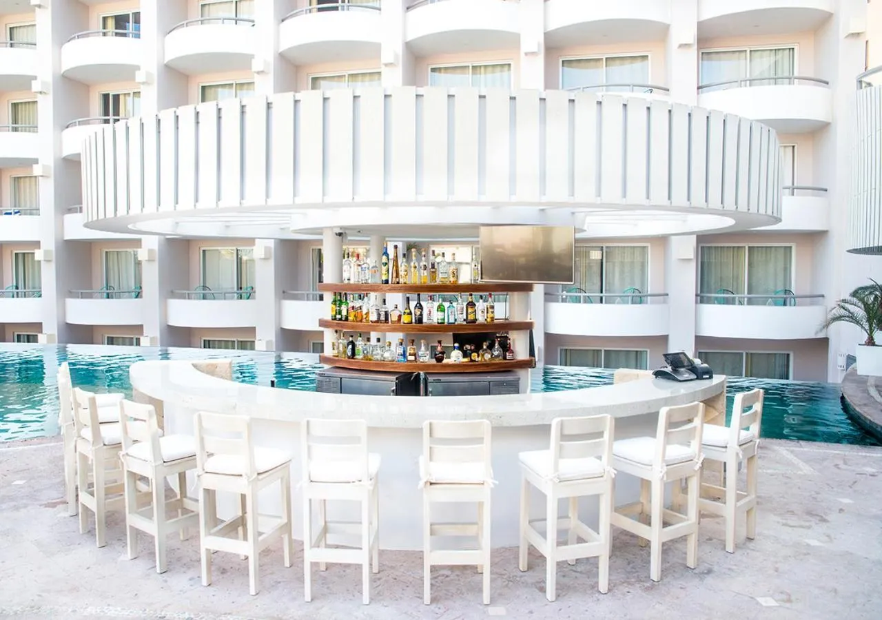 Lounge or bar in Corazón Cabo, a Noble House Resort