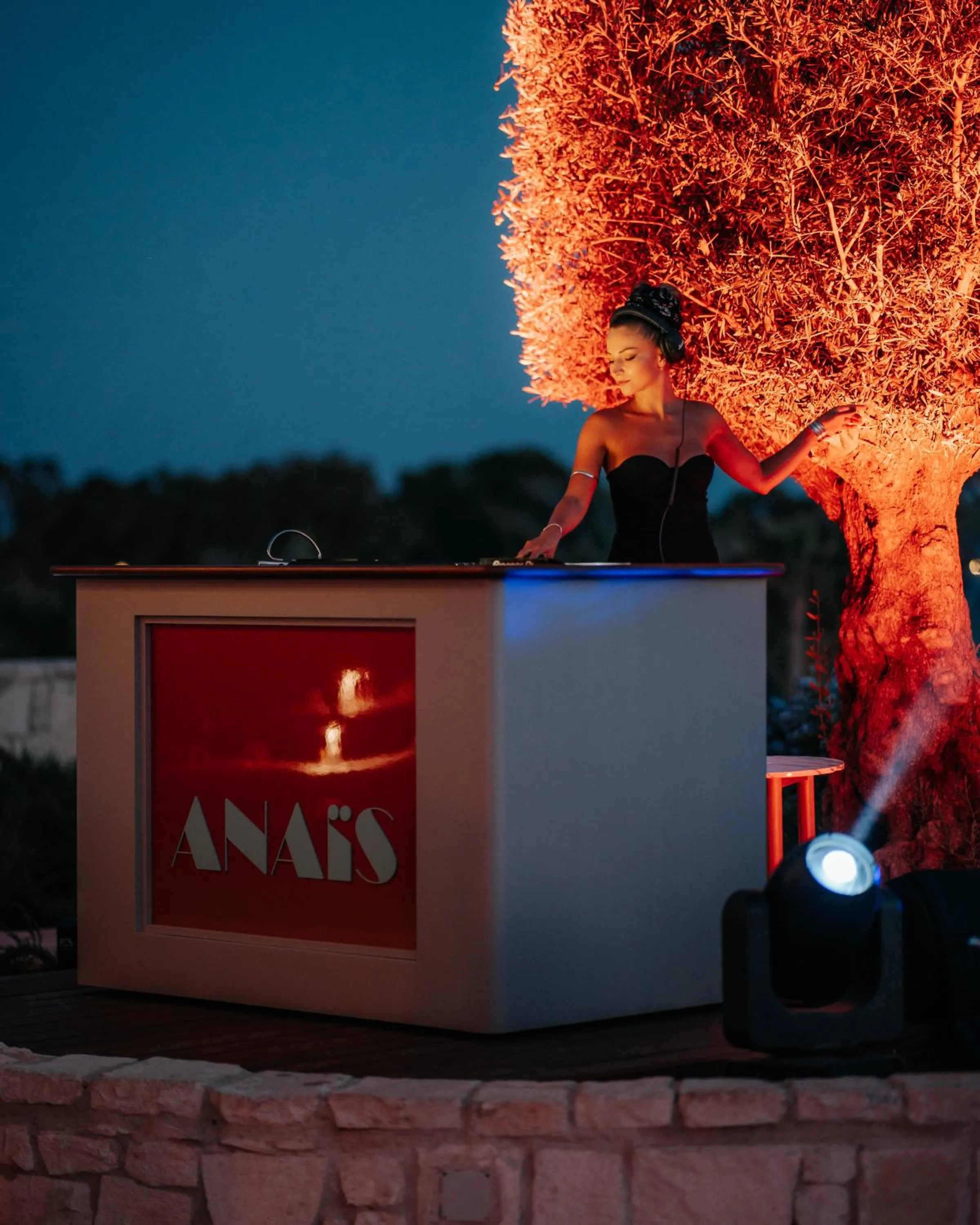 Evening entertainment in City of Dreams Mediterranean - Integrated Resort, Casino & Entertainment