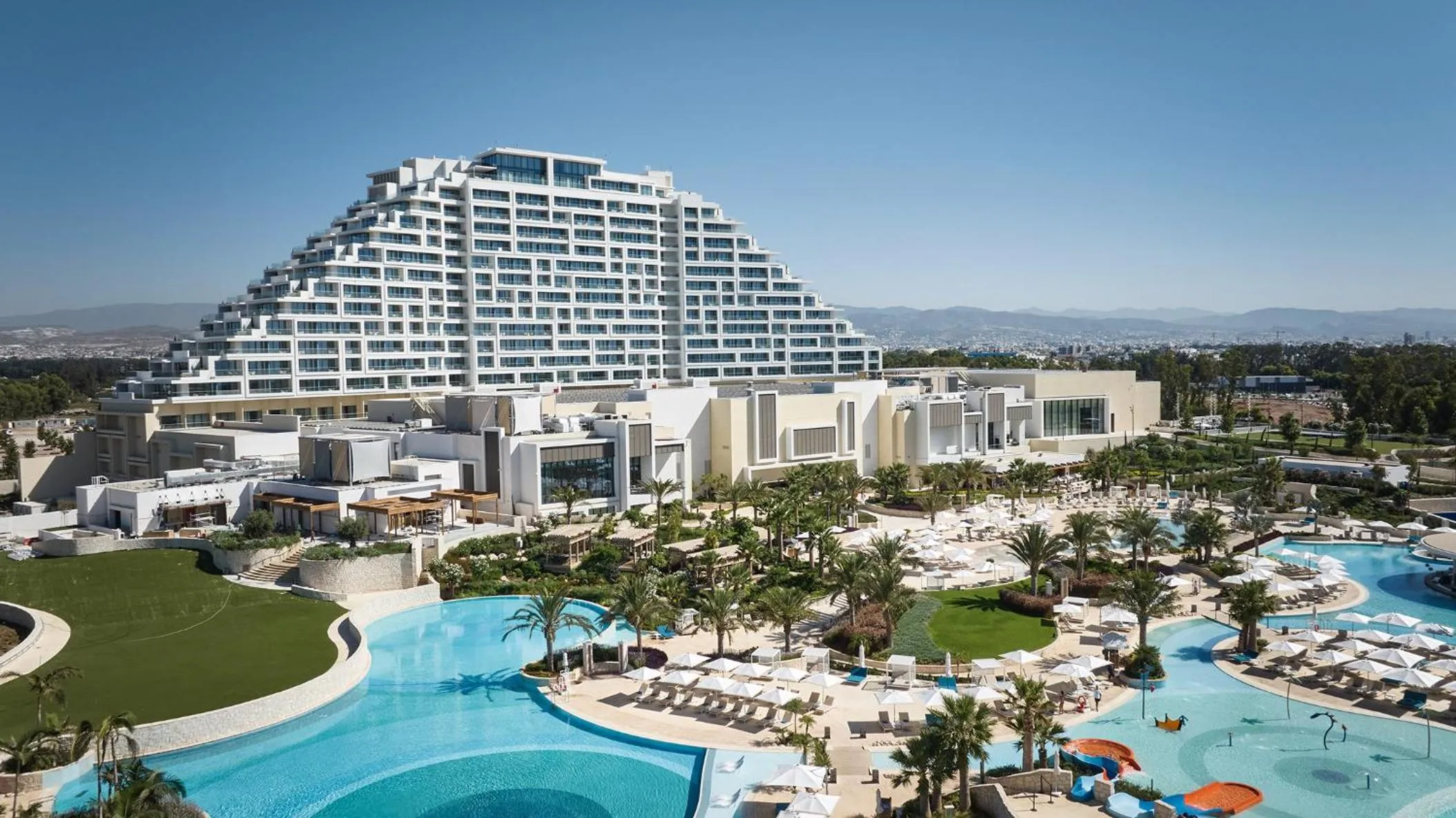 Swimming pool in City of Dreams Mediterranean - Integrated Resort, Casino & Entertainment