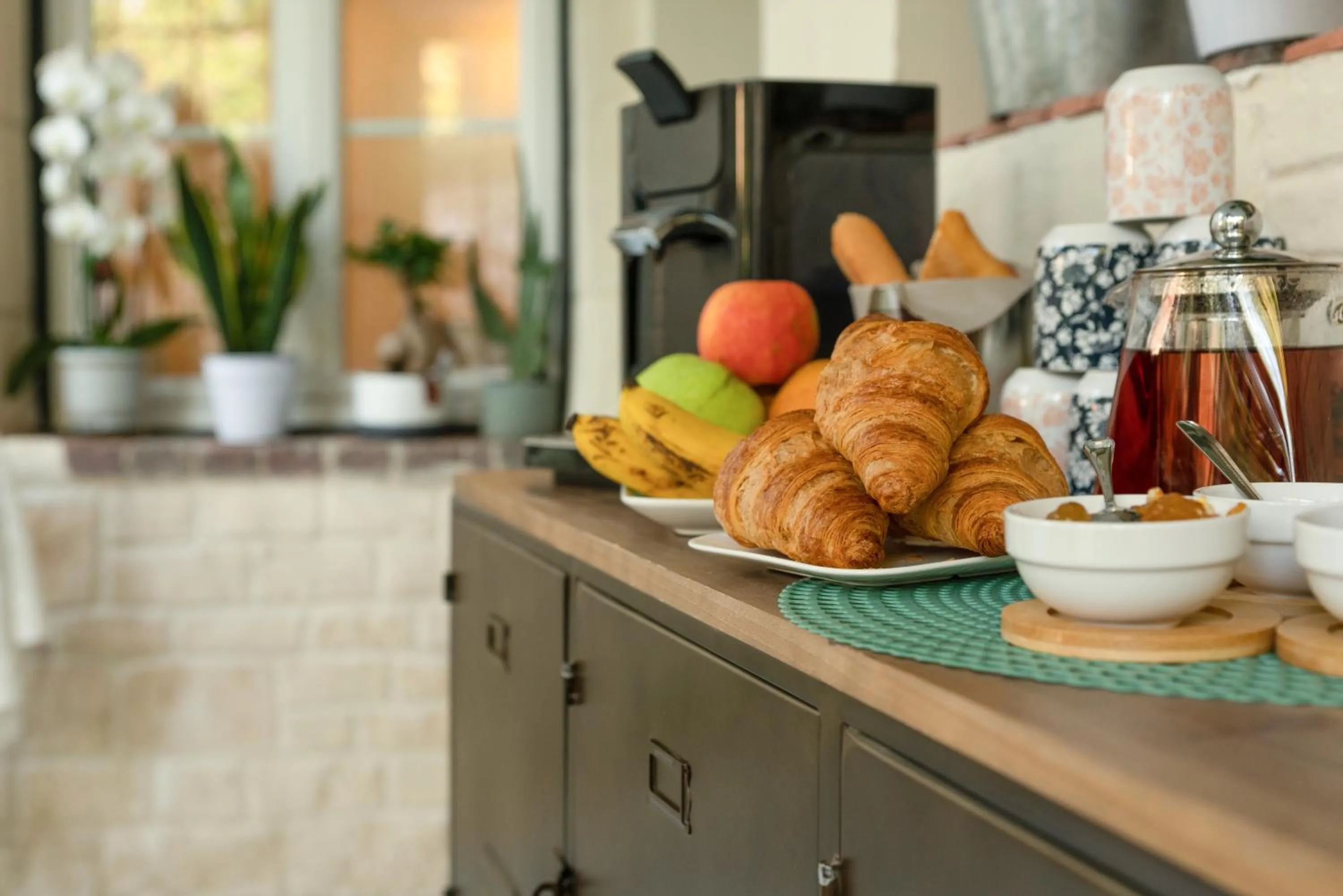 Continental breakfast in Les Glycines de Monchy- Chambres d'hôtes