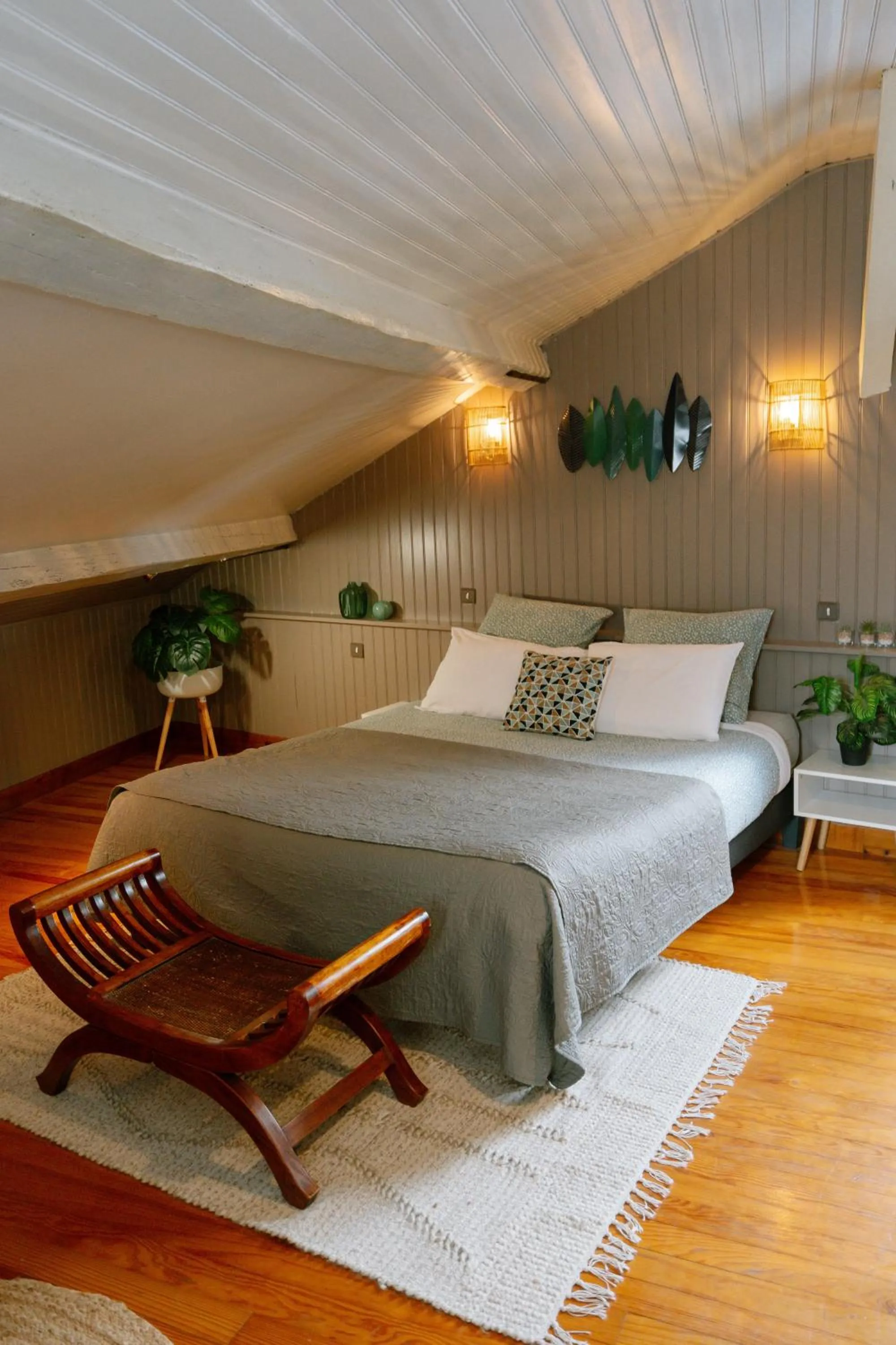 Shower, Bed in Les Glycines de Monchy- Chambres d'hôtes