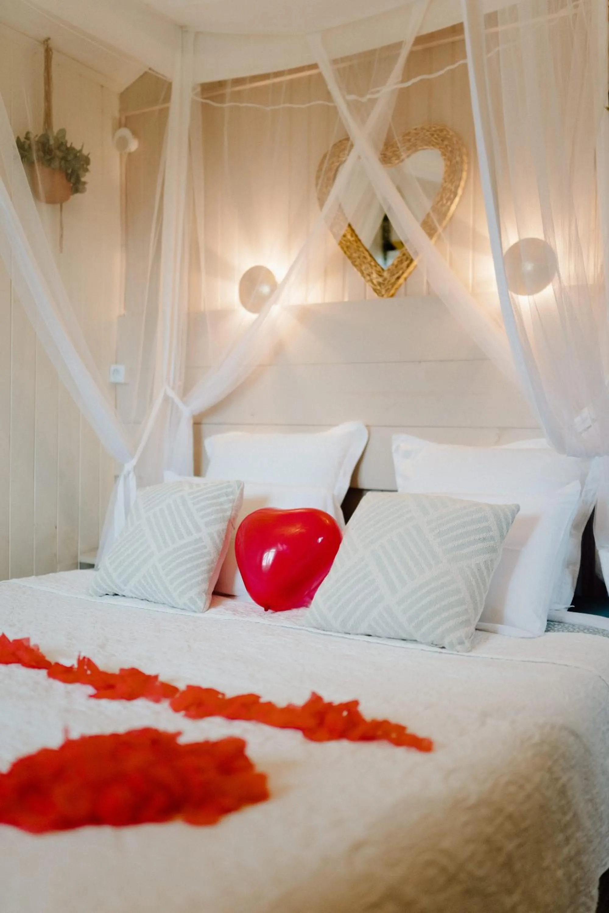 Bedroom, Bed in Les Glycines de Monchy- Chambres d'hôtes