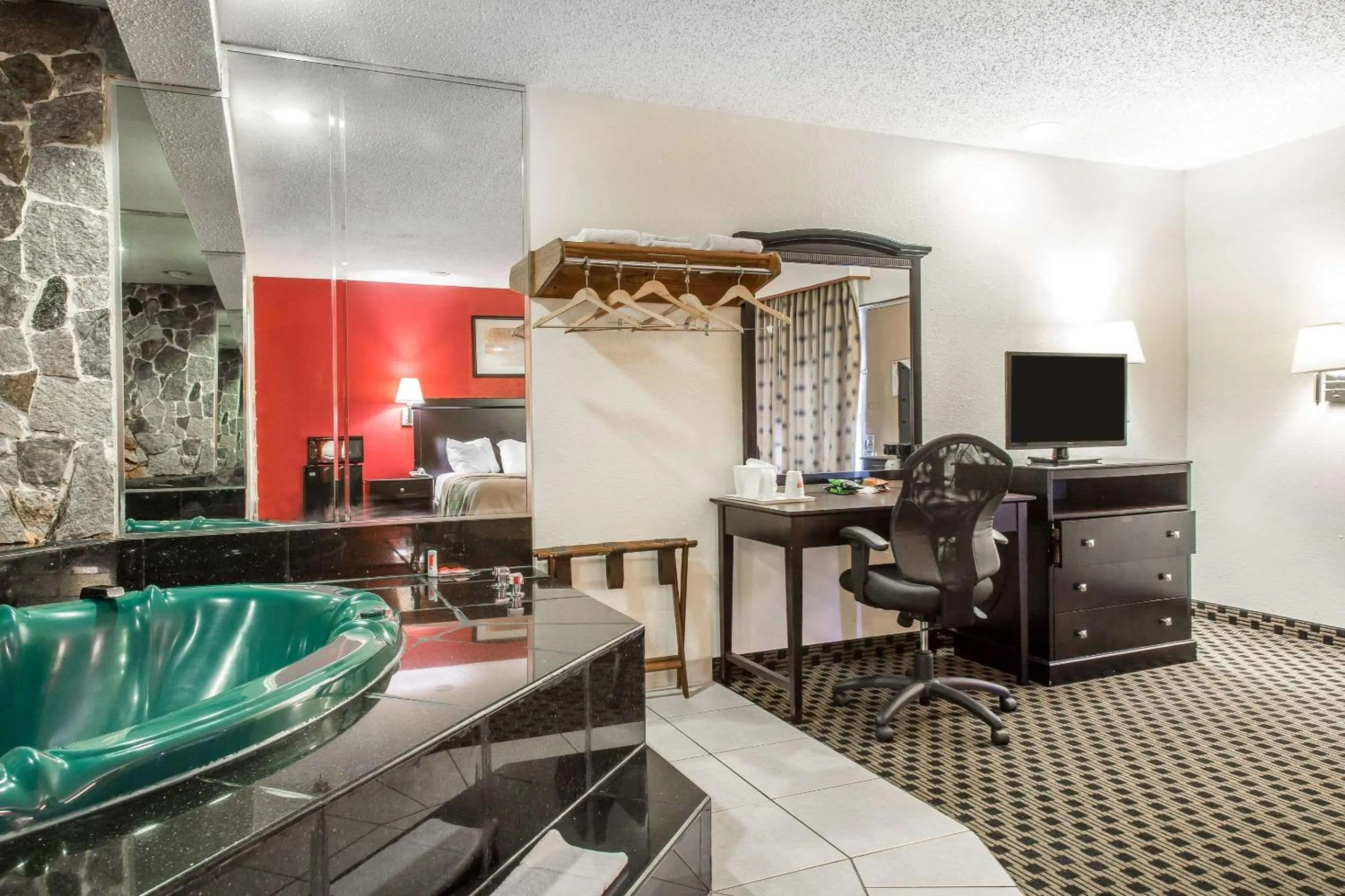 Photo of the whole room in Econo Lodge