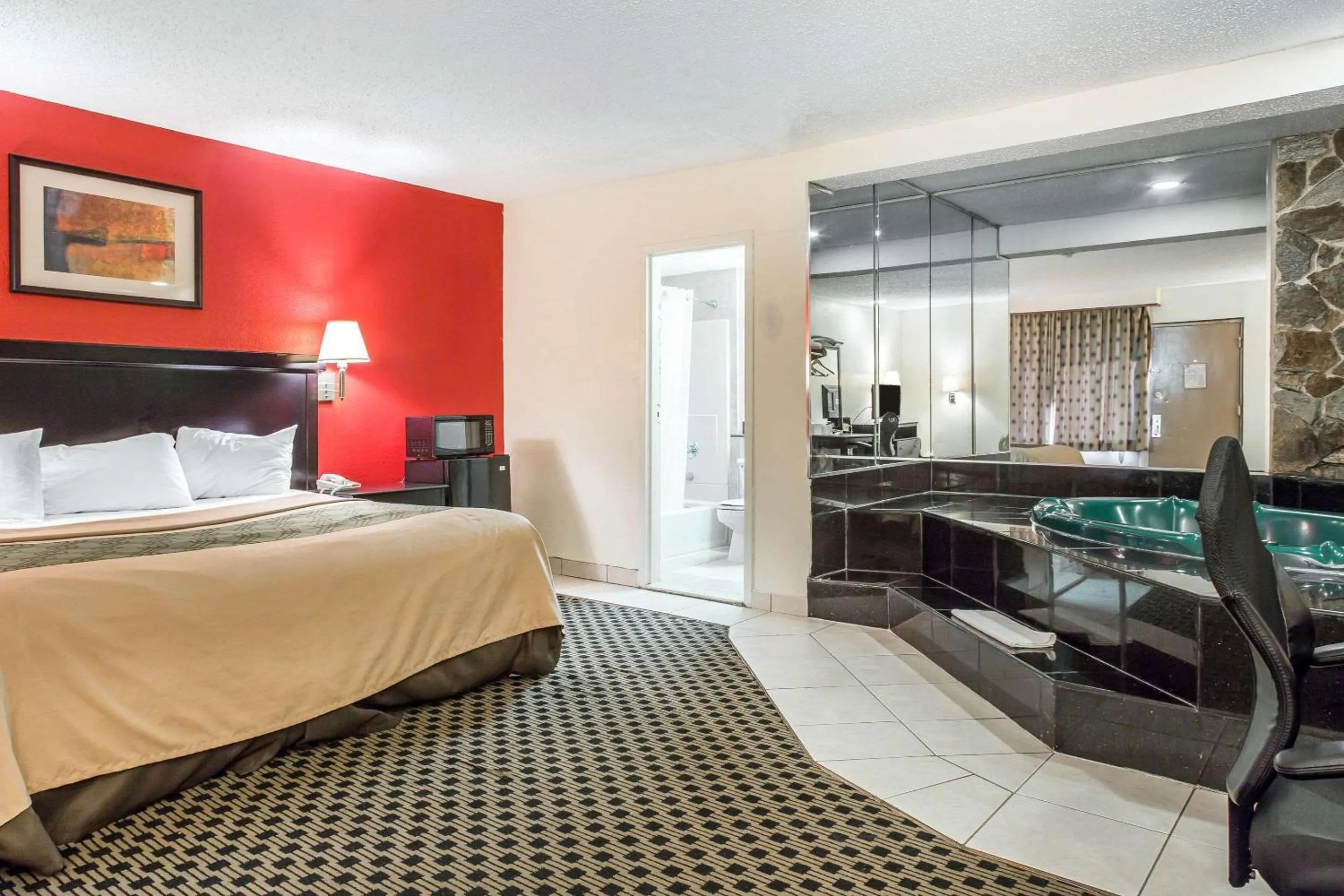 Photo of the whole room, Bed in Econo Lodge