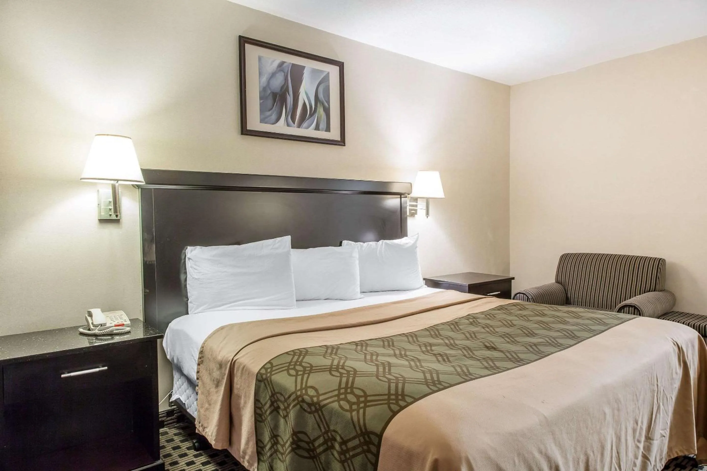 Photo of the whole room, Bed in Econo Lodge