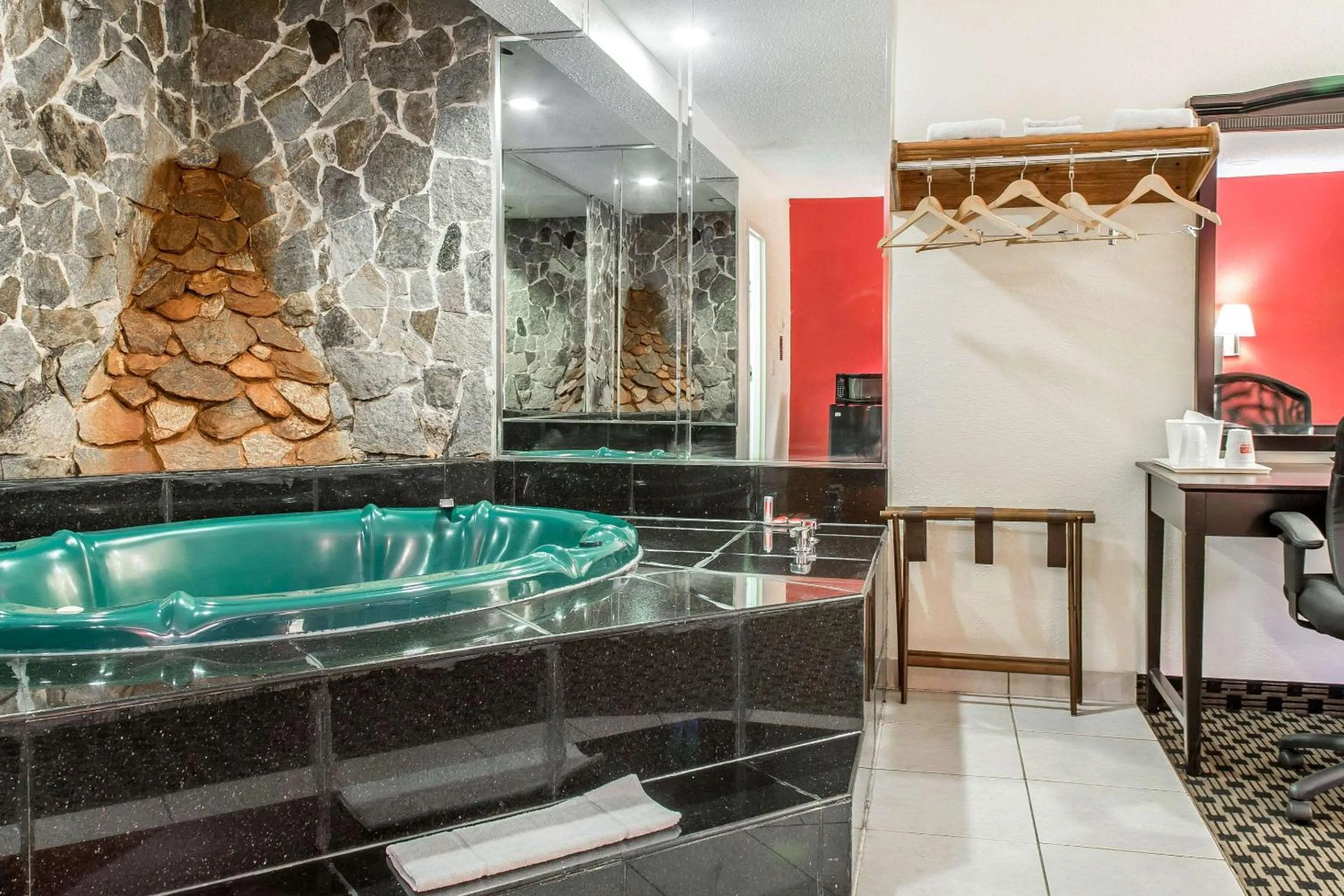 Photo of the whole room in Econo Lodge