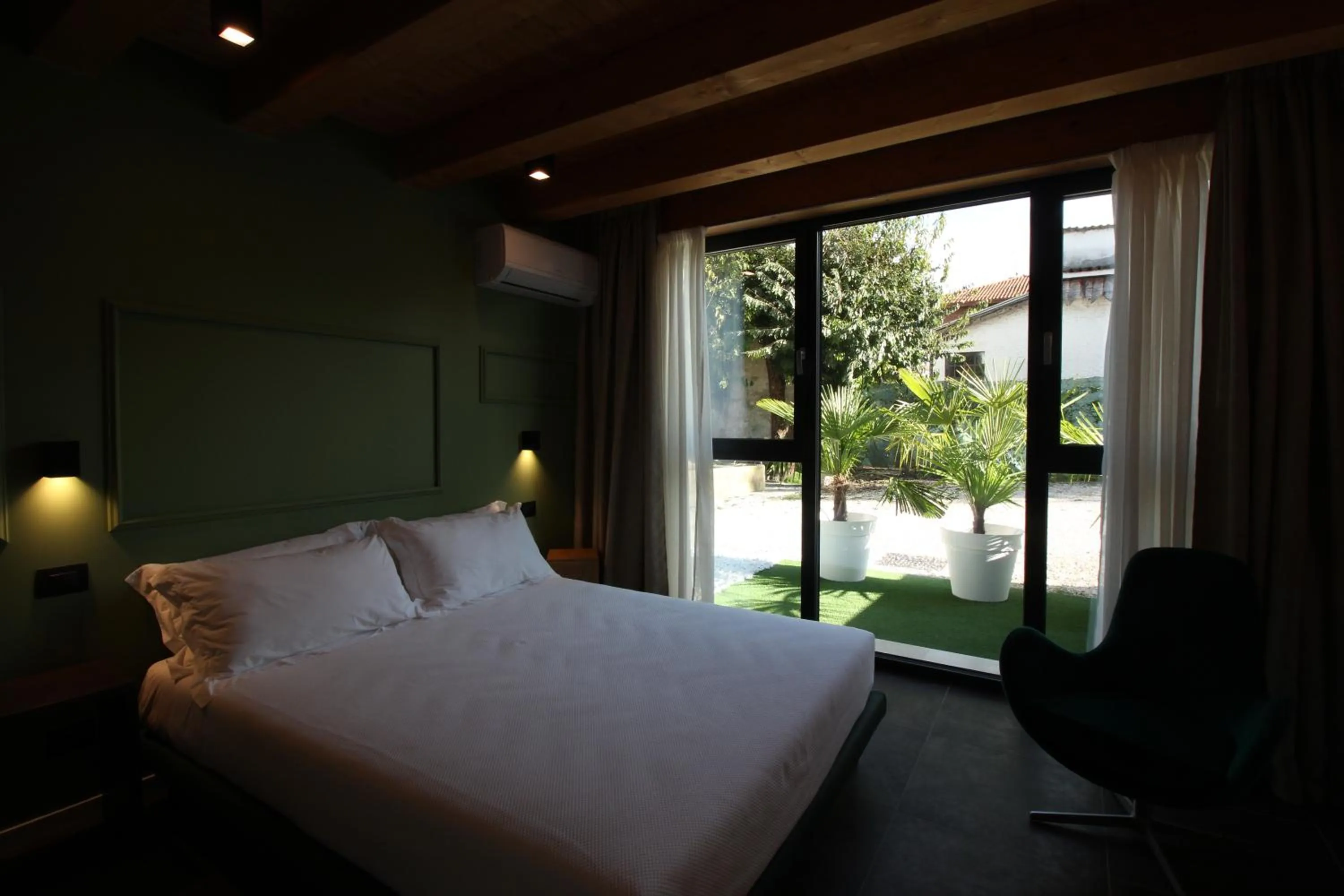 View (from property/room), Bed in Nuovo B&B WhyNot? a Vicenza