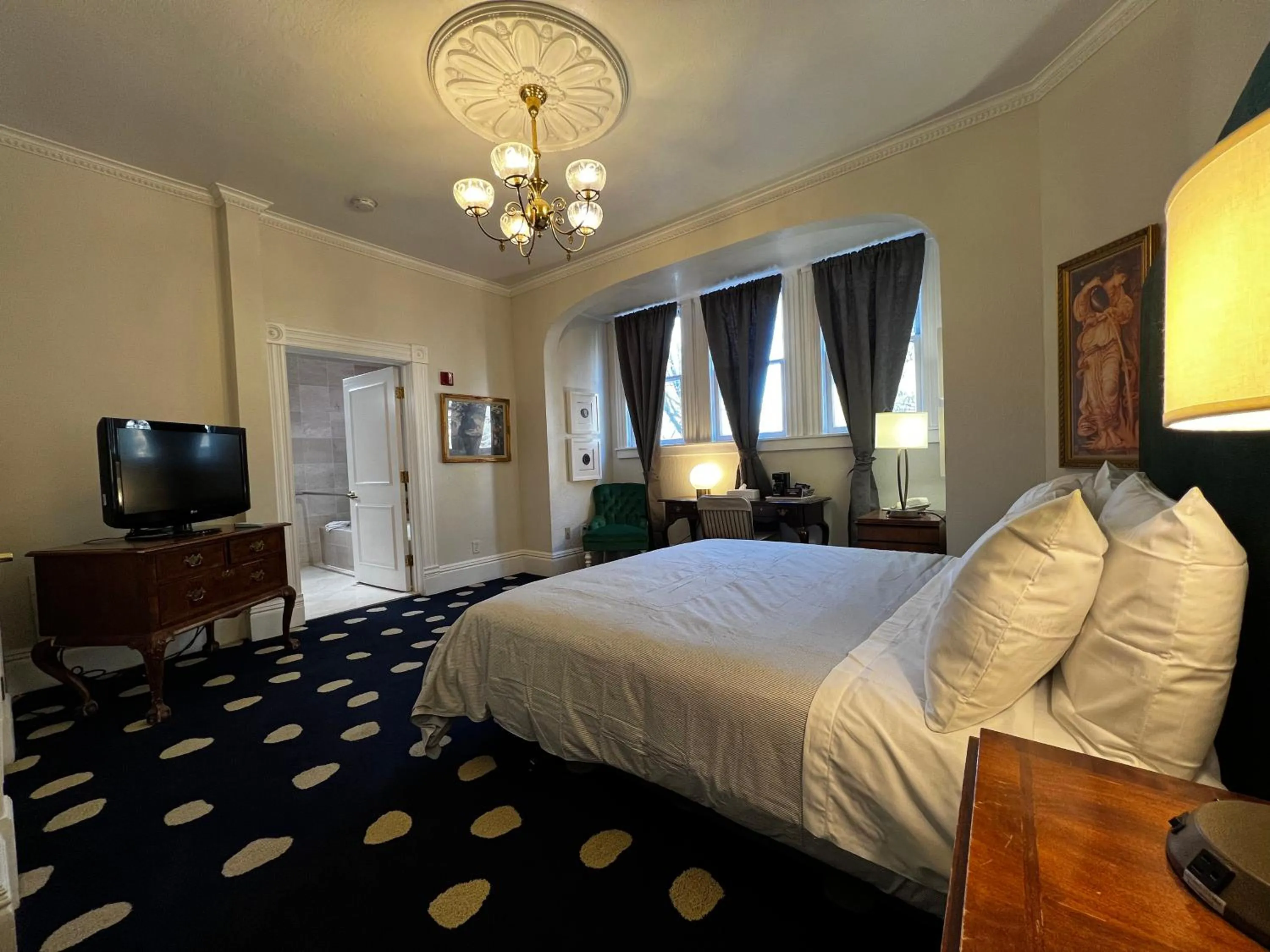 Bed in Sterling Hotel