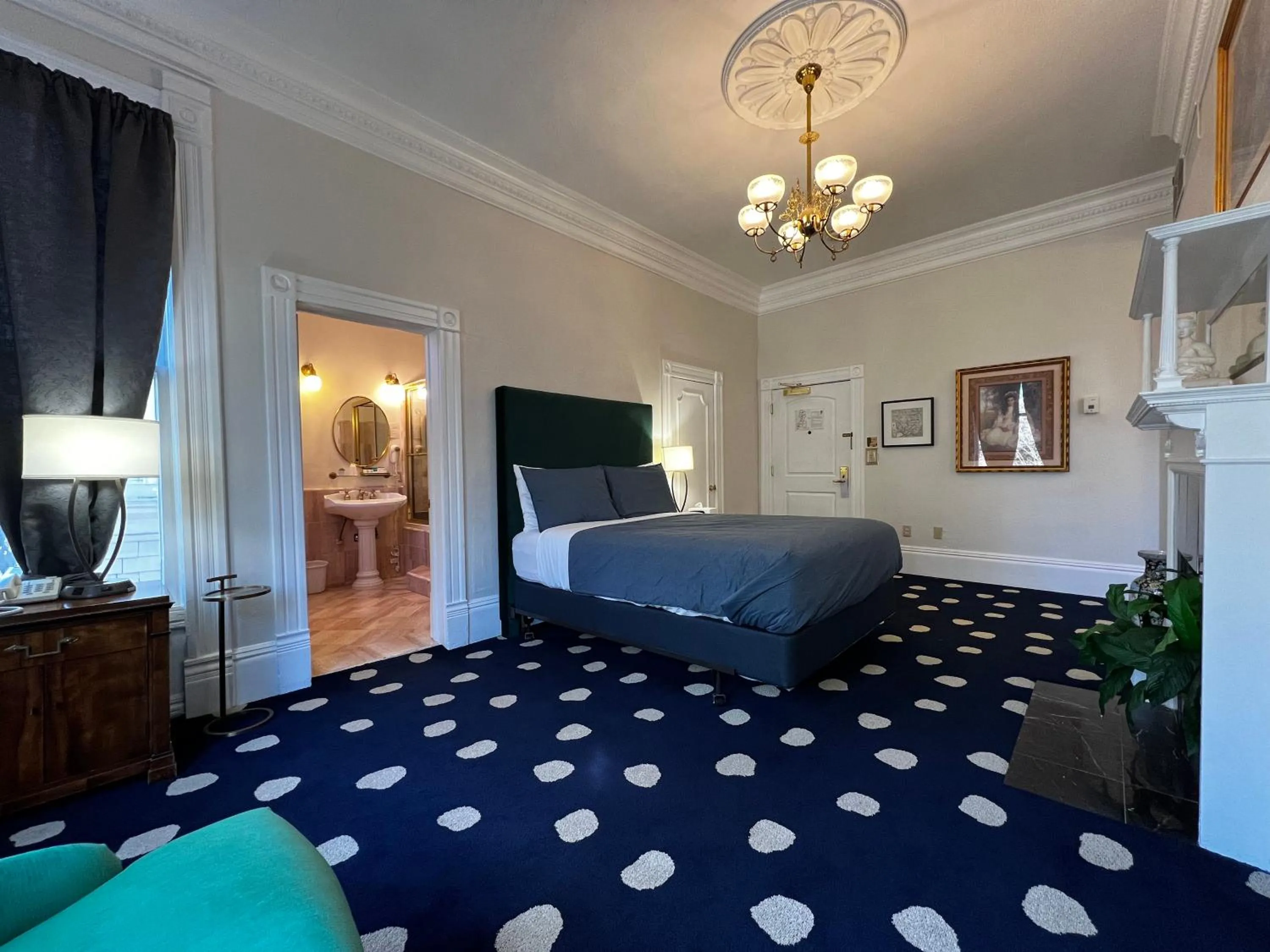 Bed in Sterling Hotel