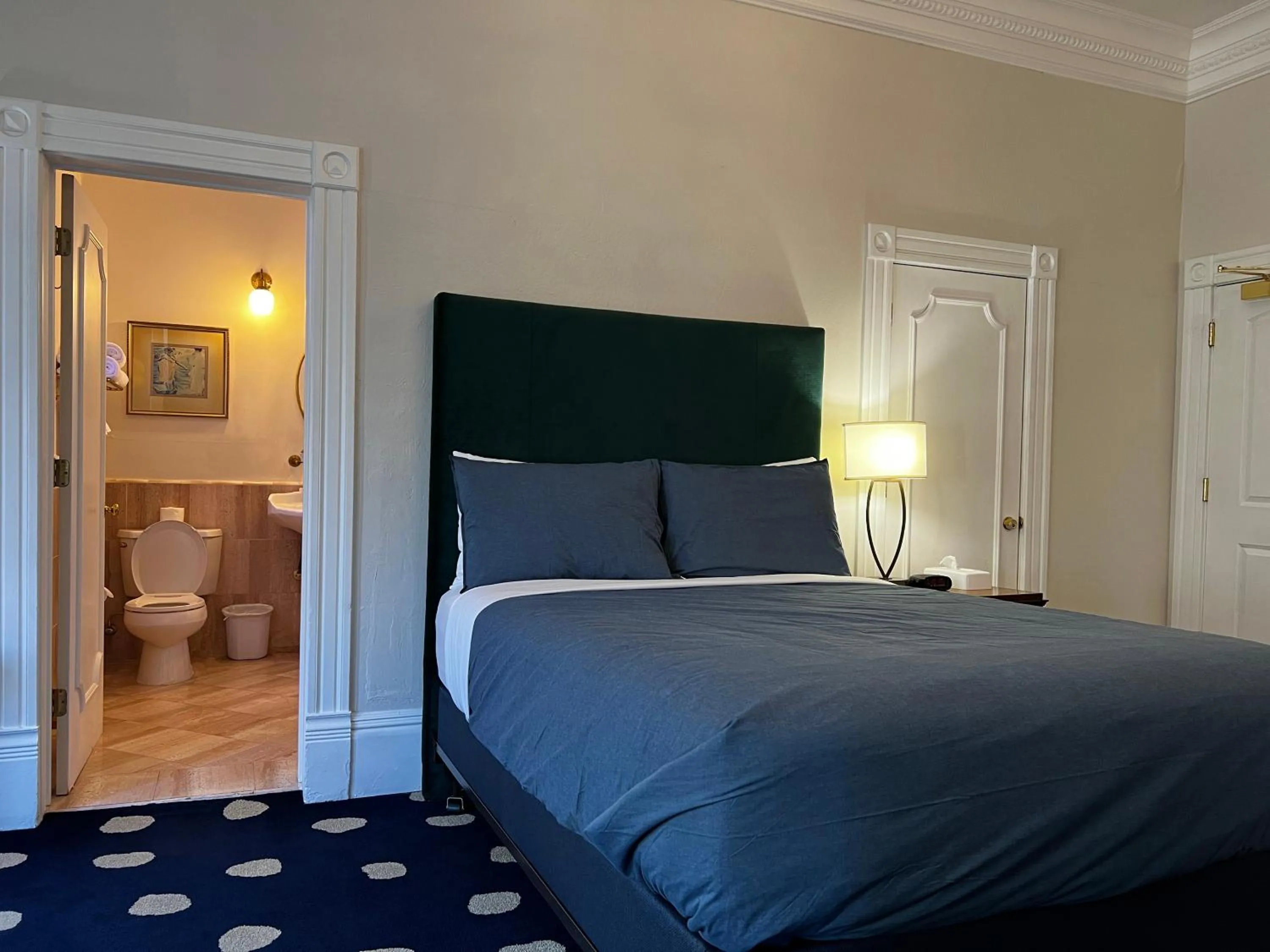 Bed in Sterling Hotel