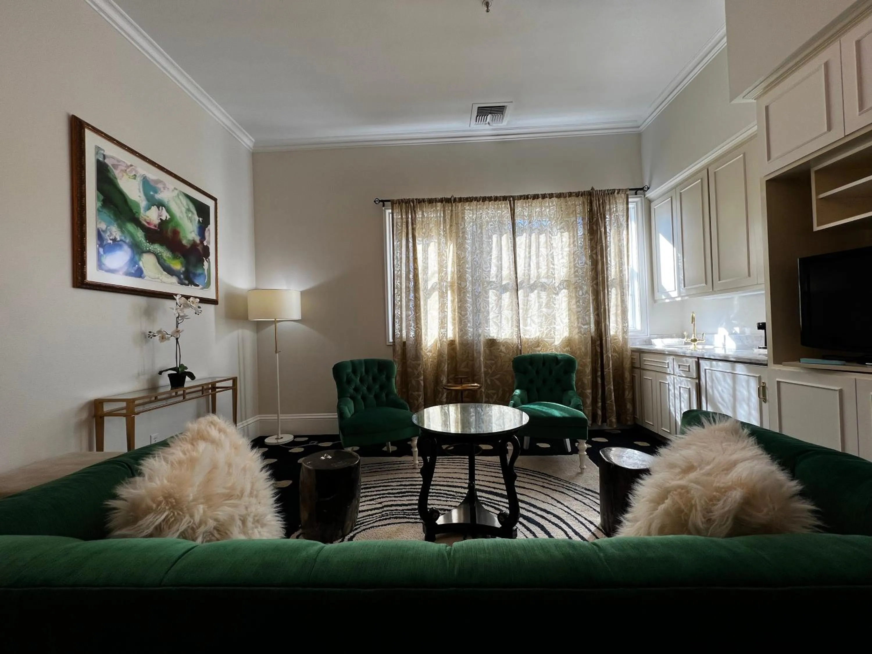 Living room in Sterling Hotel