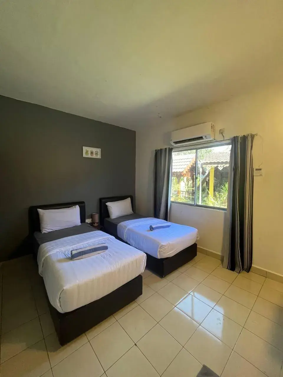 Standard Twin Room in Sandy Beach Resort By Casa Loma Standard Twin Room in Sandy Beach Resort By Casa Loma