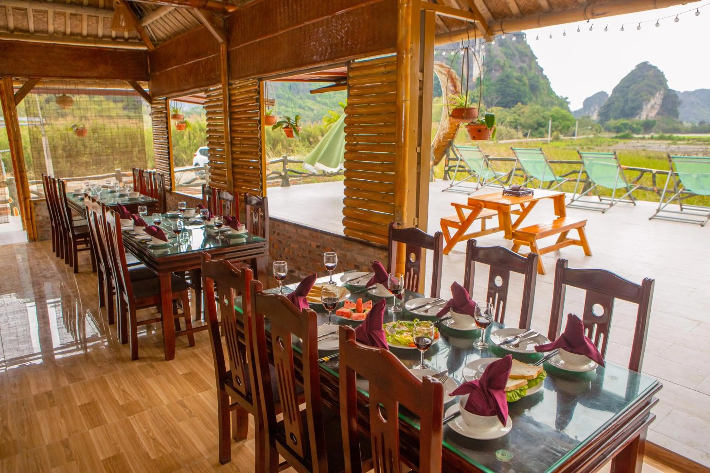 Restaurant/places to eat in Lotus Field Homestay