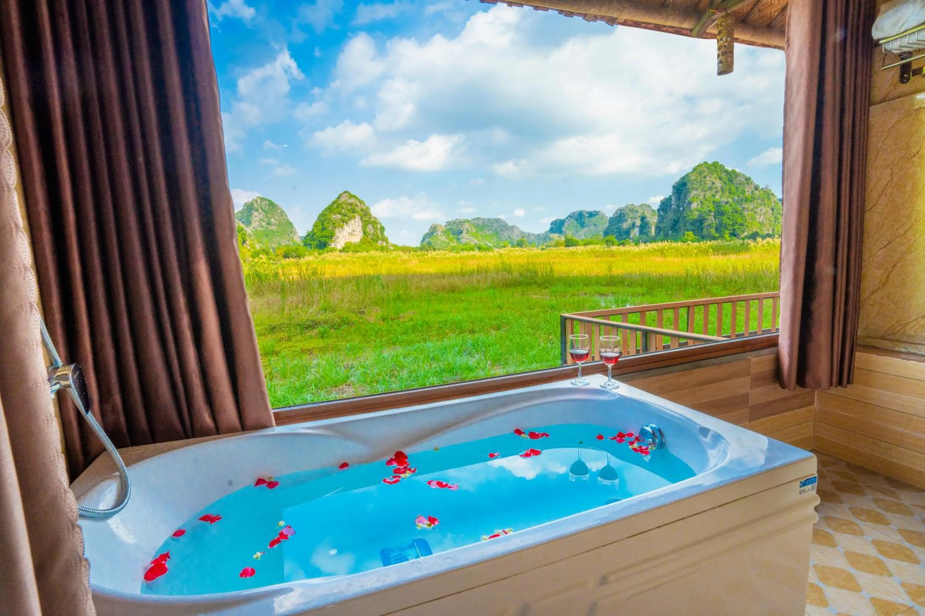 Hot Tub in Lotus Field Homestay