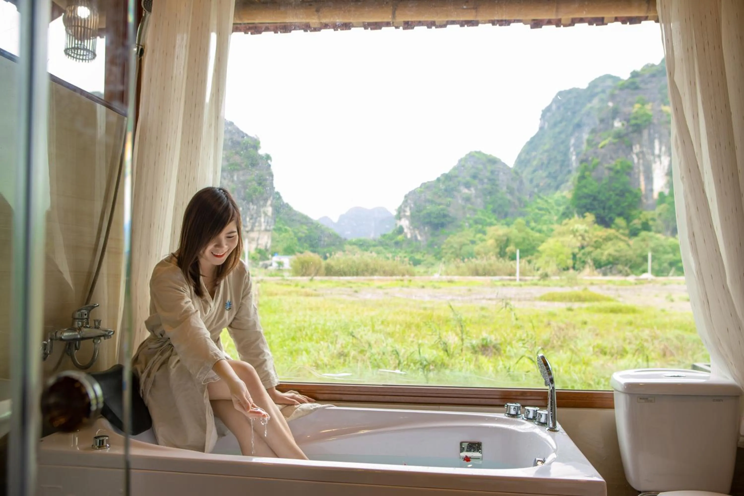 Mountain view in Lotus Field Homestay