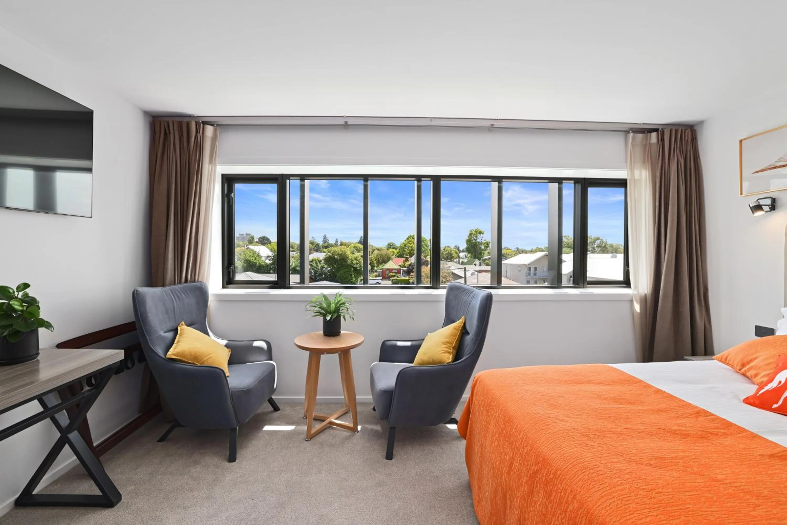 Seating area, Bed in Golden Hotel