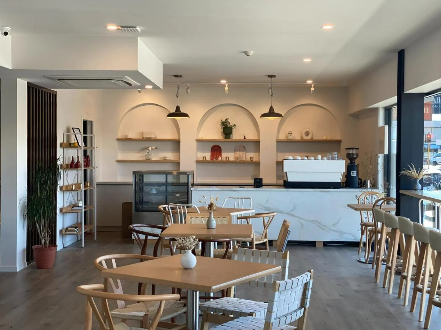 Restaurant/places to eat in Golden Hotel