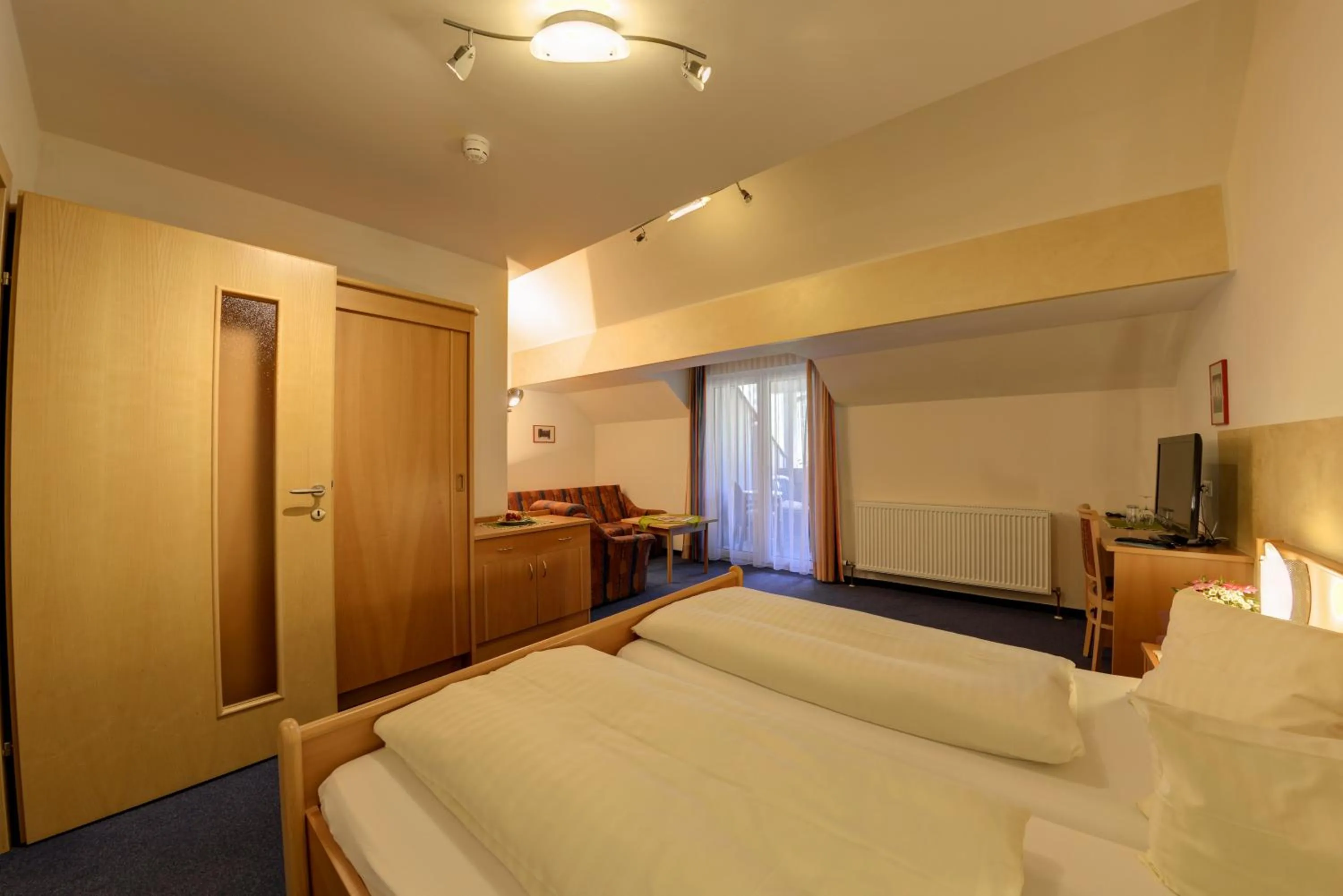 TV and multimedia, Bed in Hotel Flattacher Hof