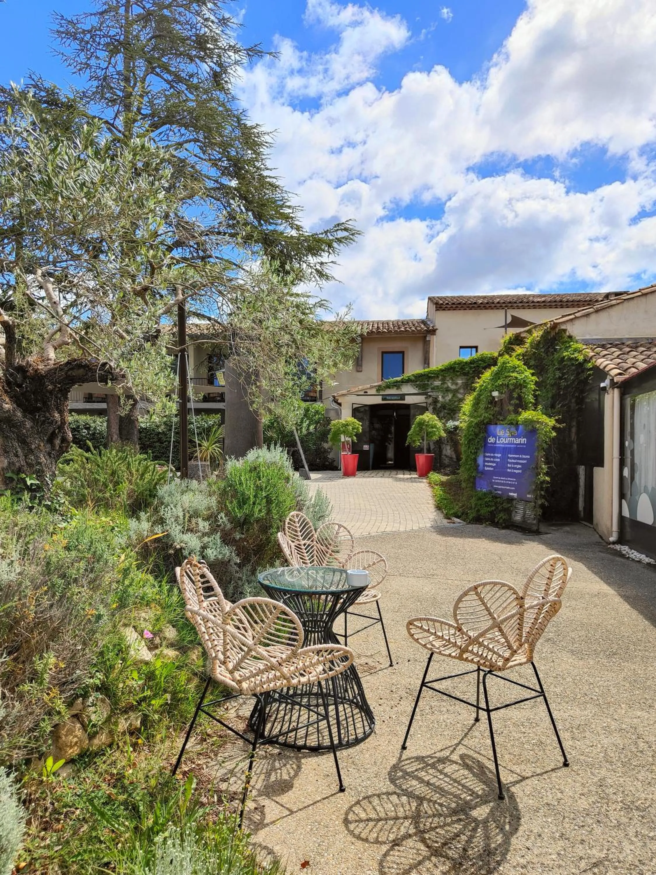 Property building in Hotel Bastide & SPA - Villa de Lourmarin