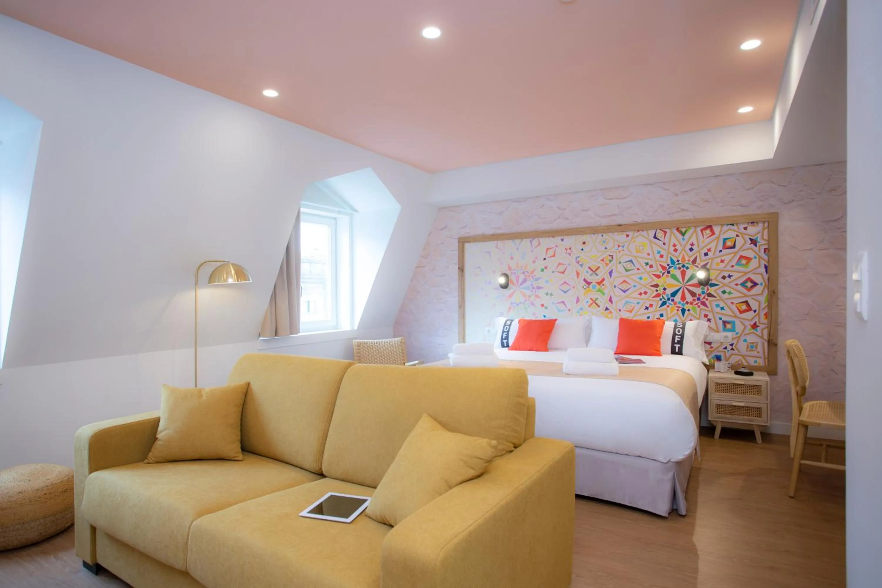 Photo of the whole room, Bed in Casual Raízes Porto