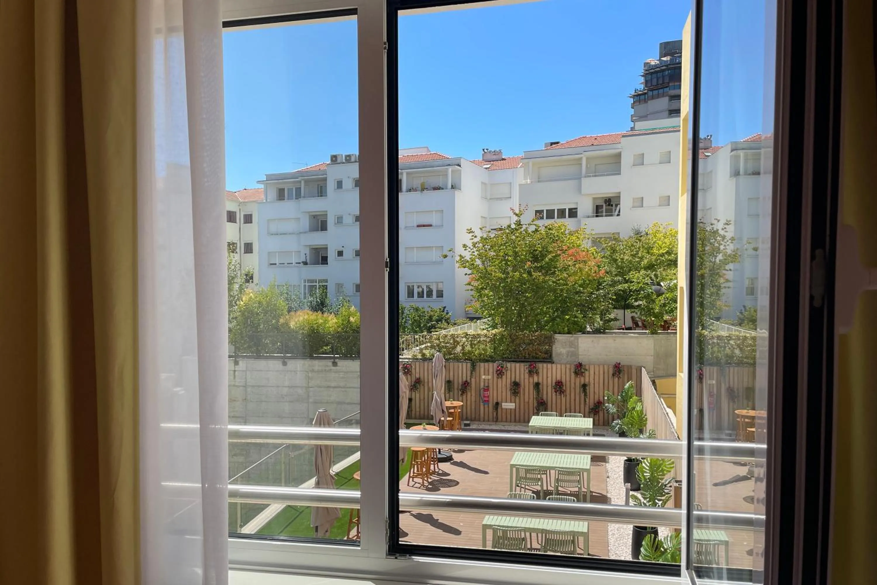 Garden view in Casual Raízes Porto