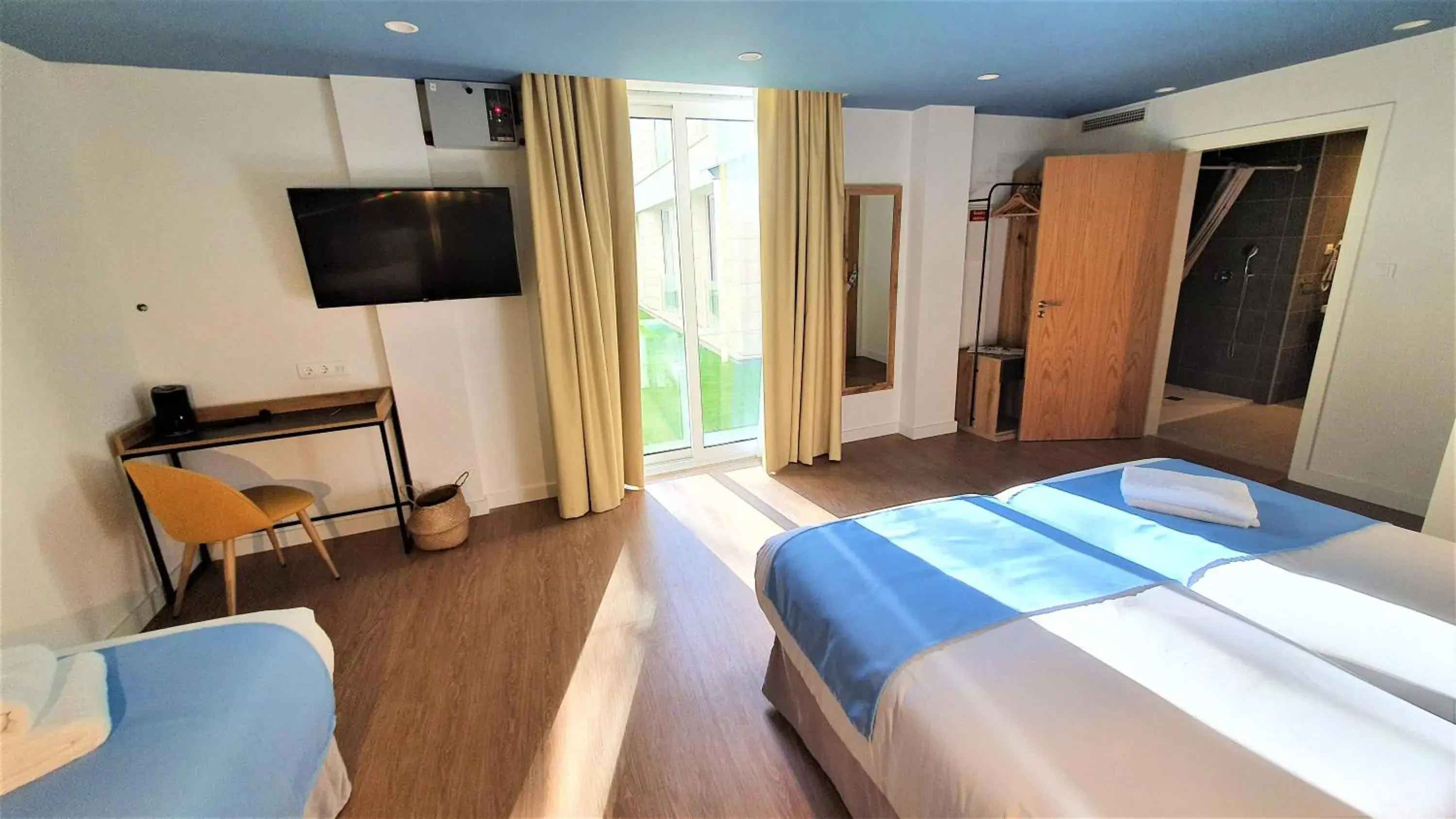 Triple Room with Garden View in Casual Raízes Porto Triple Room with Garden View in Casual Raízes Porto