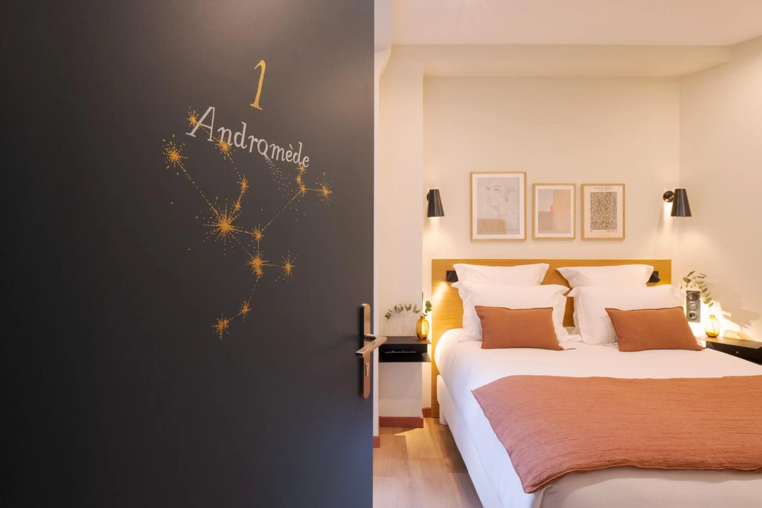 Bedroom, Bed in Tinah Paris, Aboukir