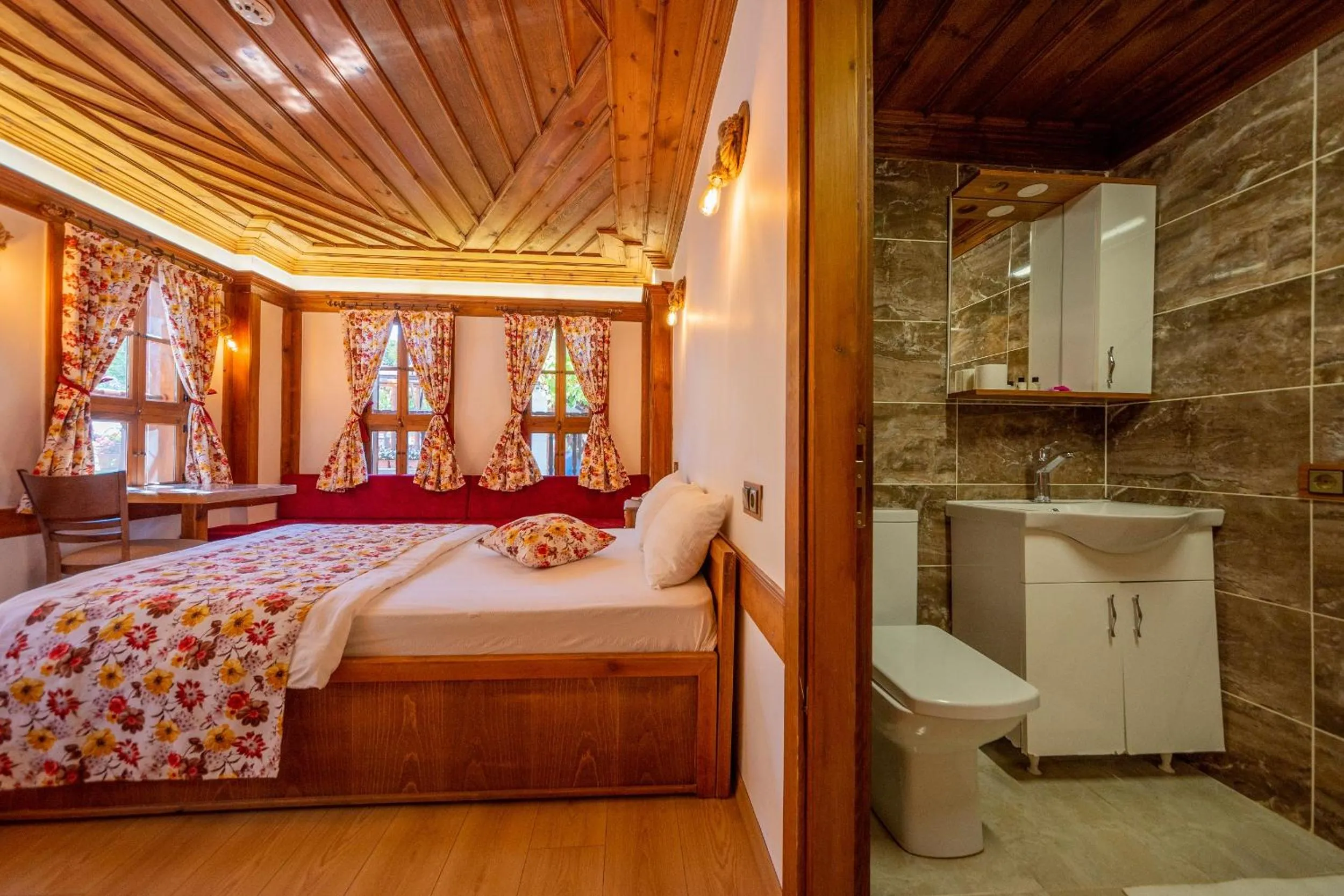 Photo of the whole room in Cesmeli Konak Corner