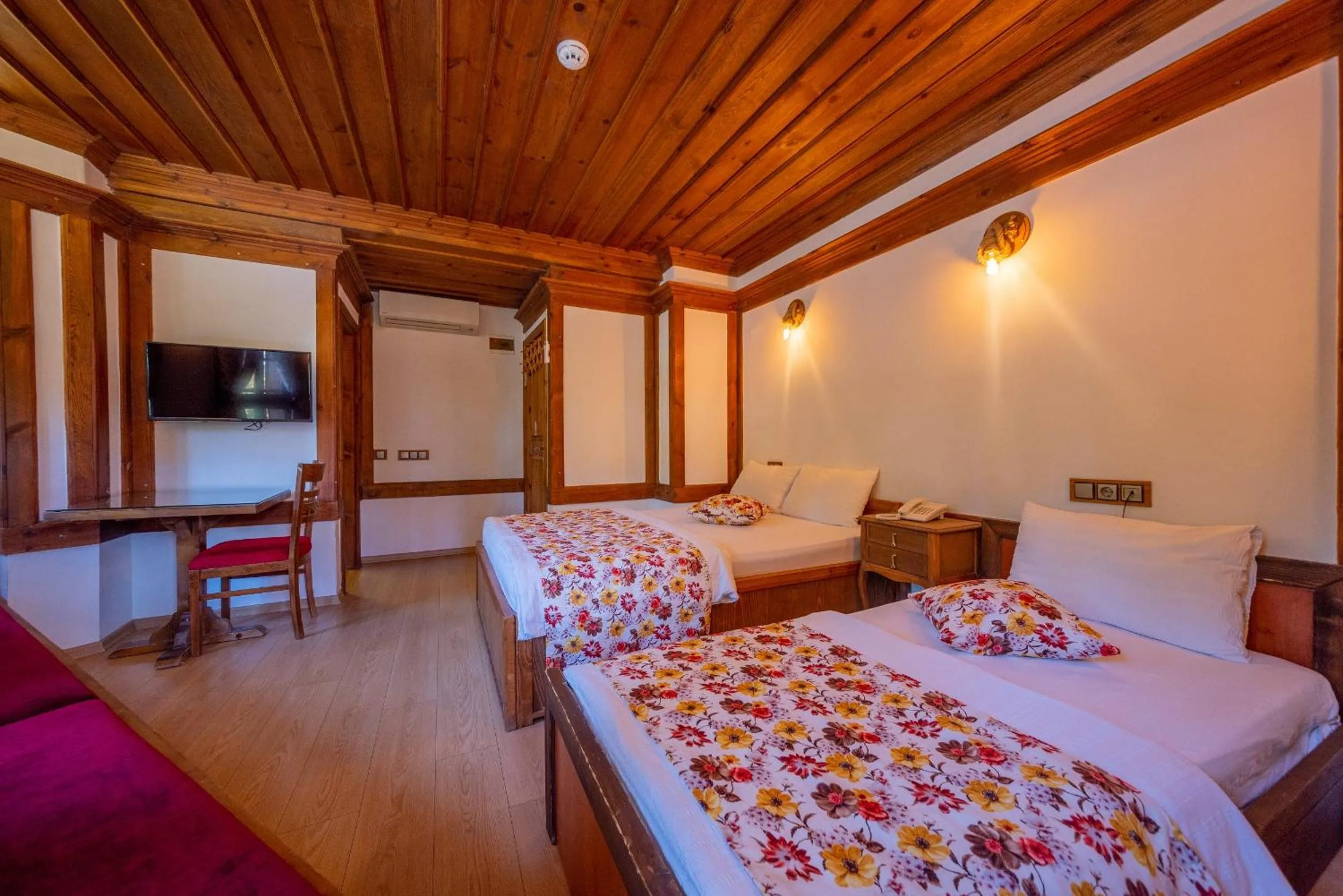 Photo of the whole room in Cesmeli Konak Corner